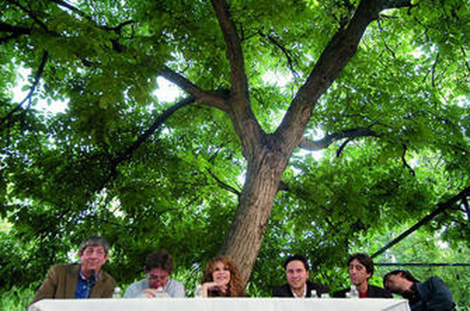 Chus Visor, Luis García Montero, Gioconda Belli, Daniel Rodríguez Moya, Benjamín Prado y Fernando Valverde, ayer, en el cierre del Festival.