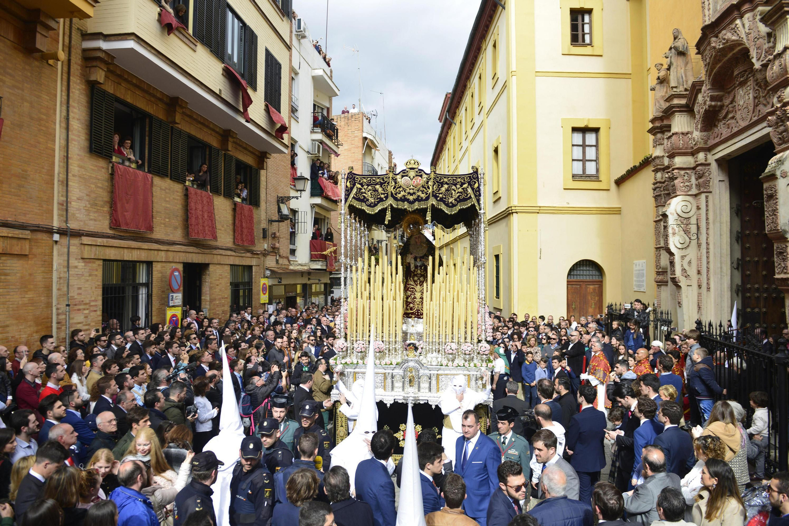Salida de la Hermandad de la Cena