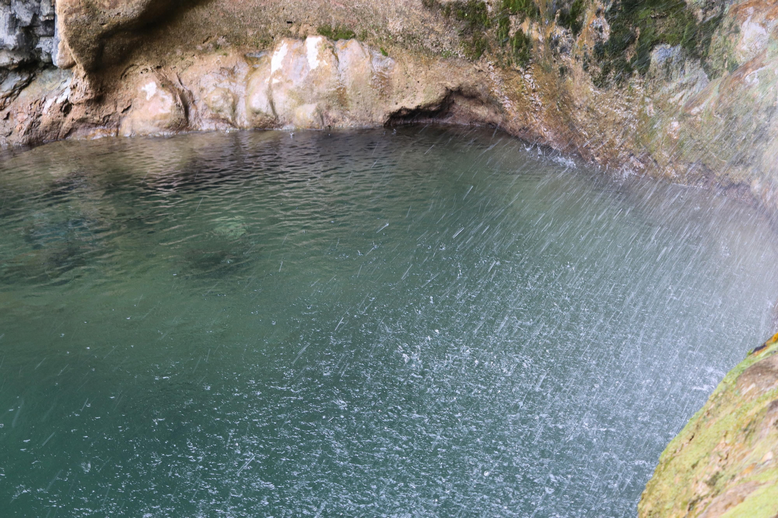 Así lucen Jorox, su entorno y su cascada, un oasis en Málaga para el caluroso verano de Andalucía