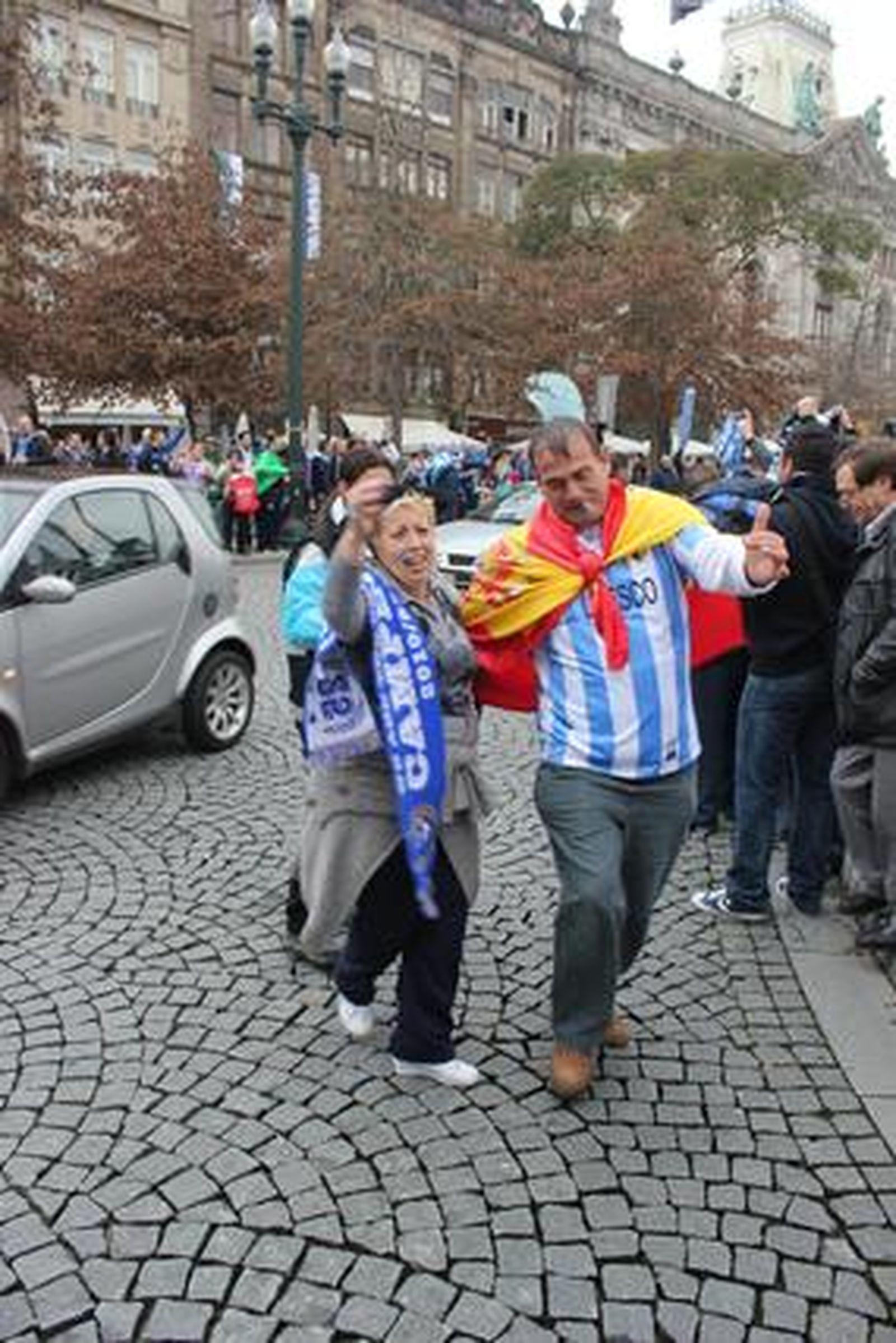 Malaguistas en la plaza de la Libertad

Foto: J. L. Malo