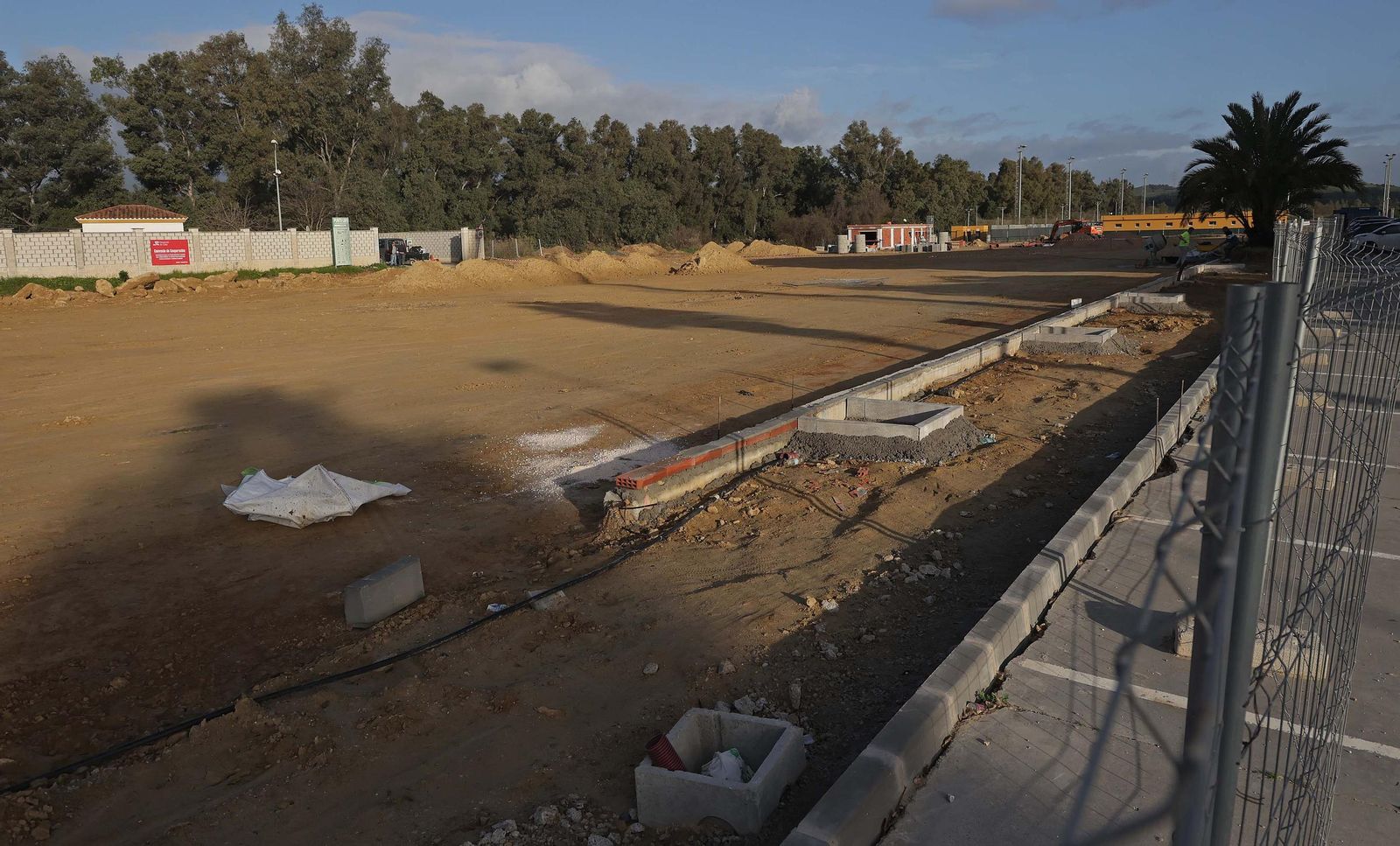 Así van las obras del aparcamiento de La Menacha junto al Nuevo Mirador