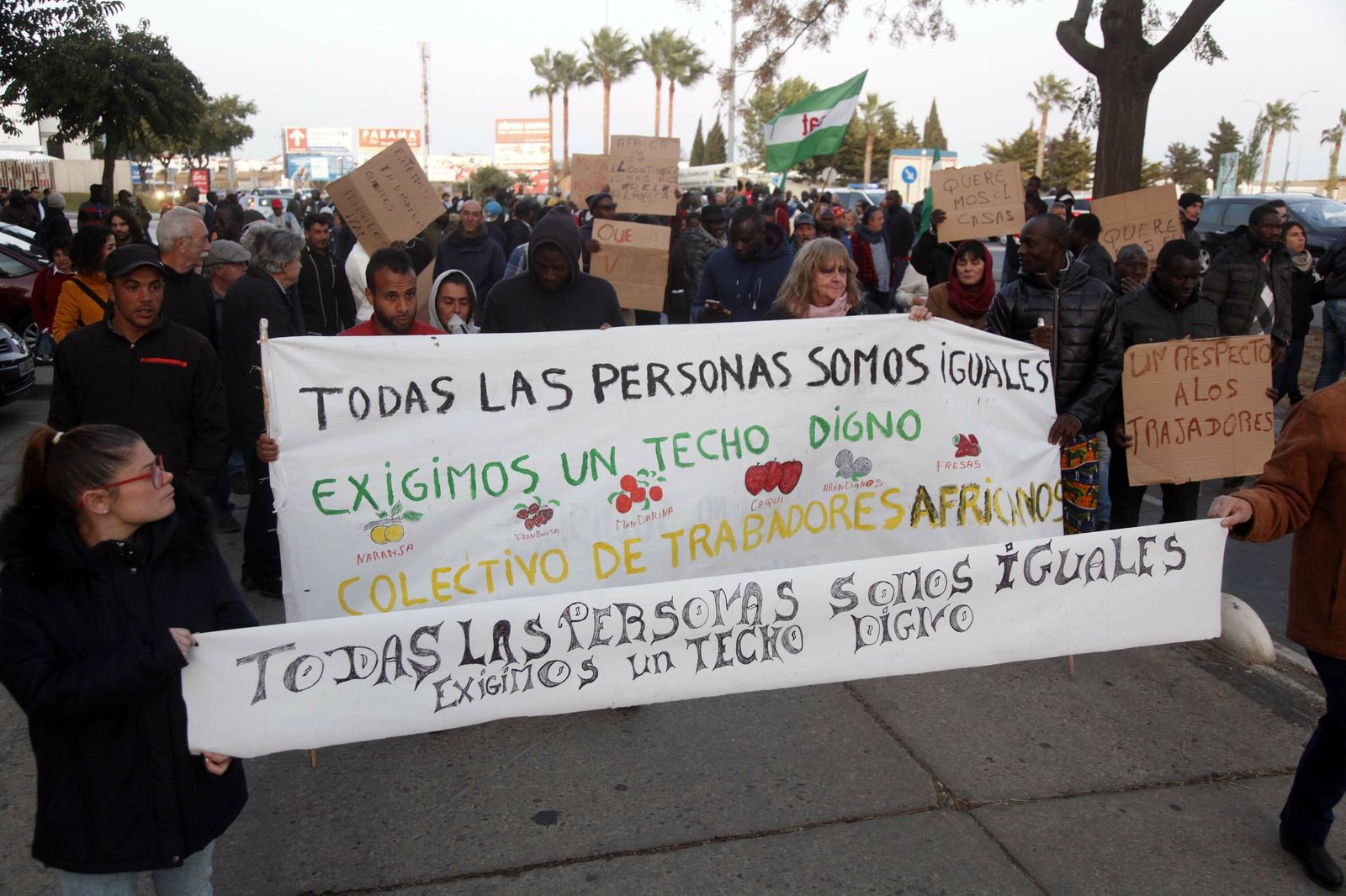 Manifestación de los desalojados solicitando una vivienda digna