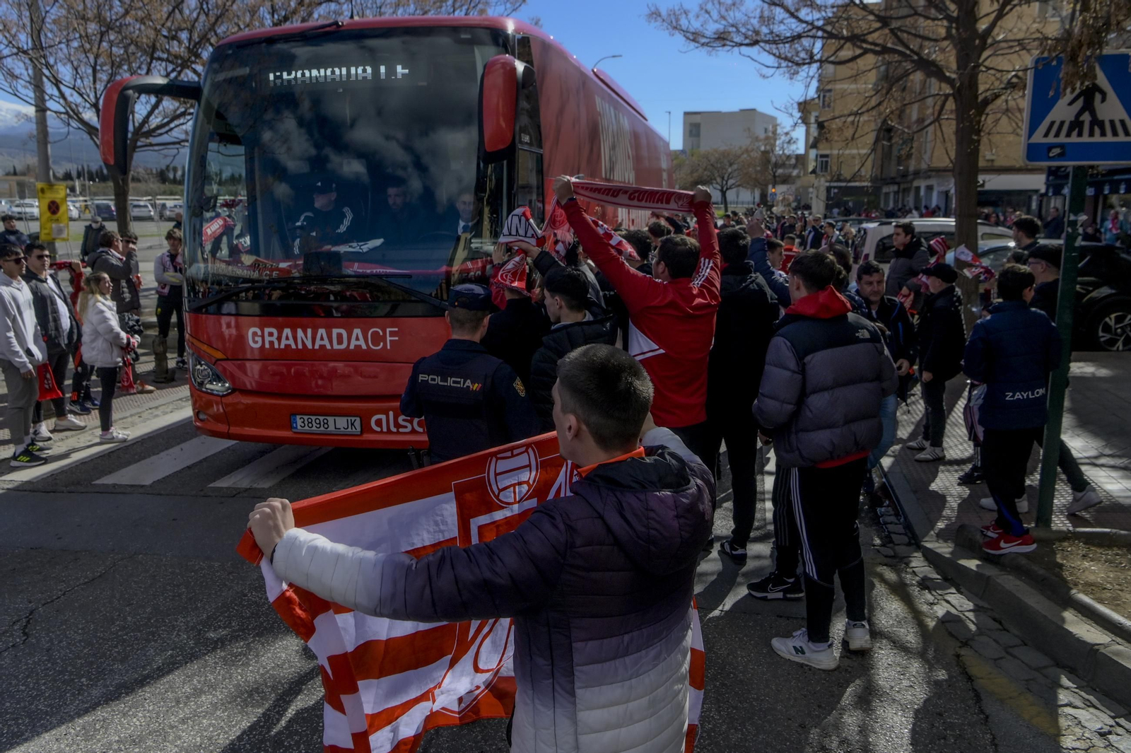 Encuéntrate en la grada y en el recibimiento al Granada CF