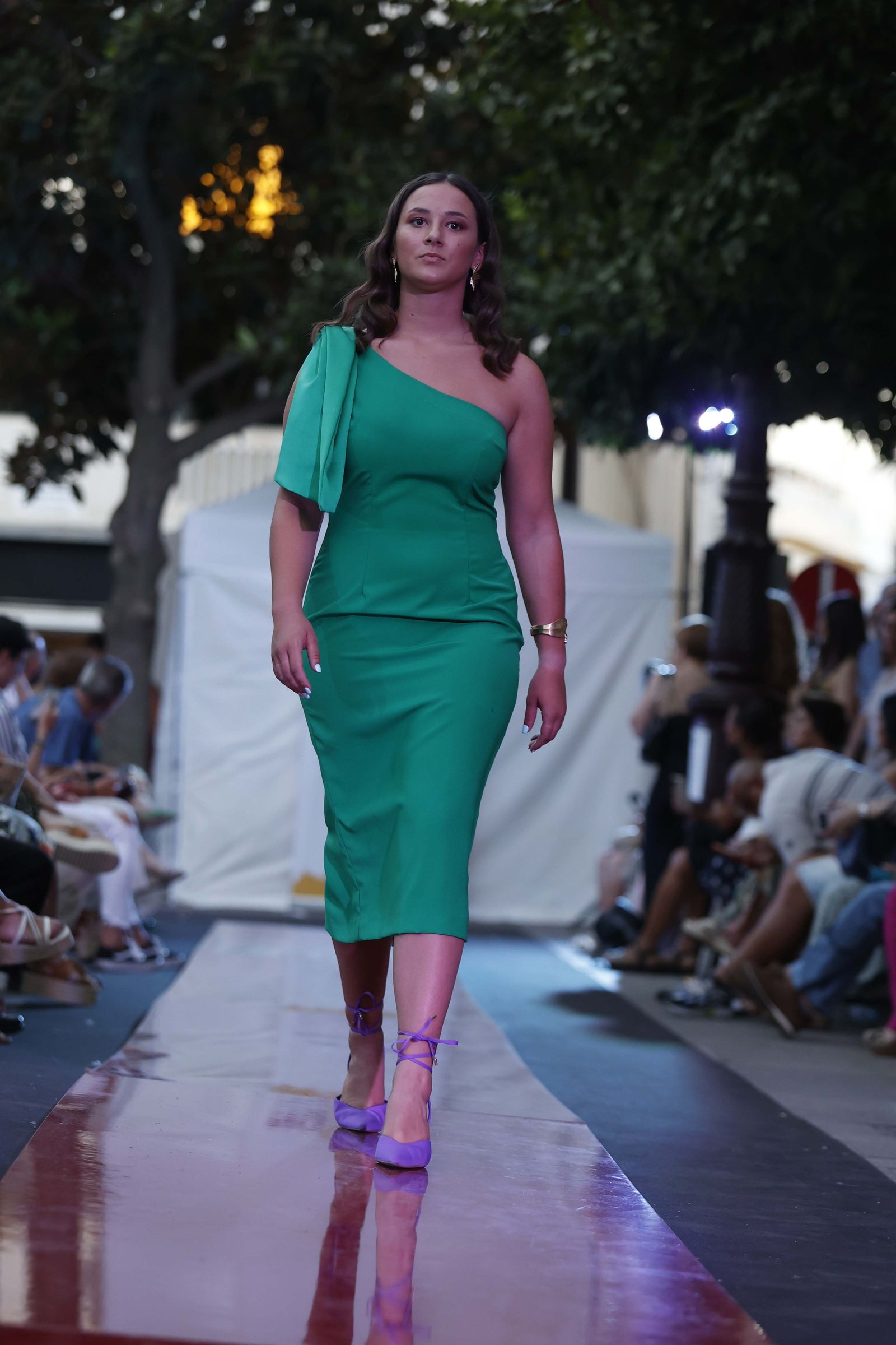 Las imágenes del Desfile de Jóvenes Diseñadores en la Plaza de la Magdalena