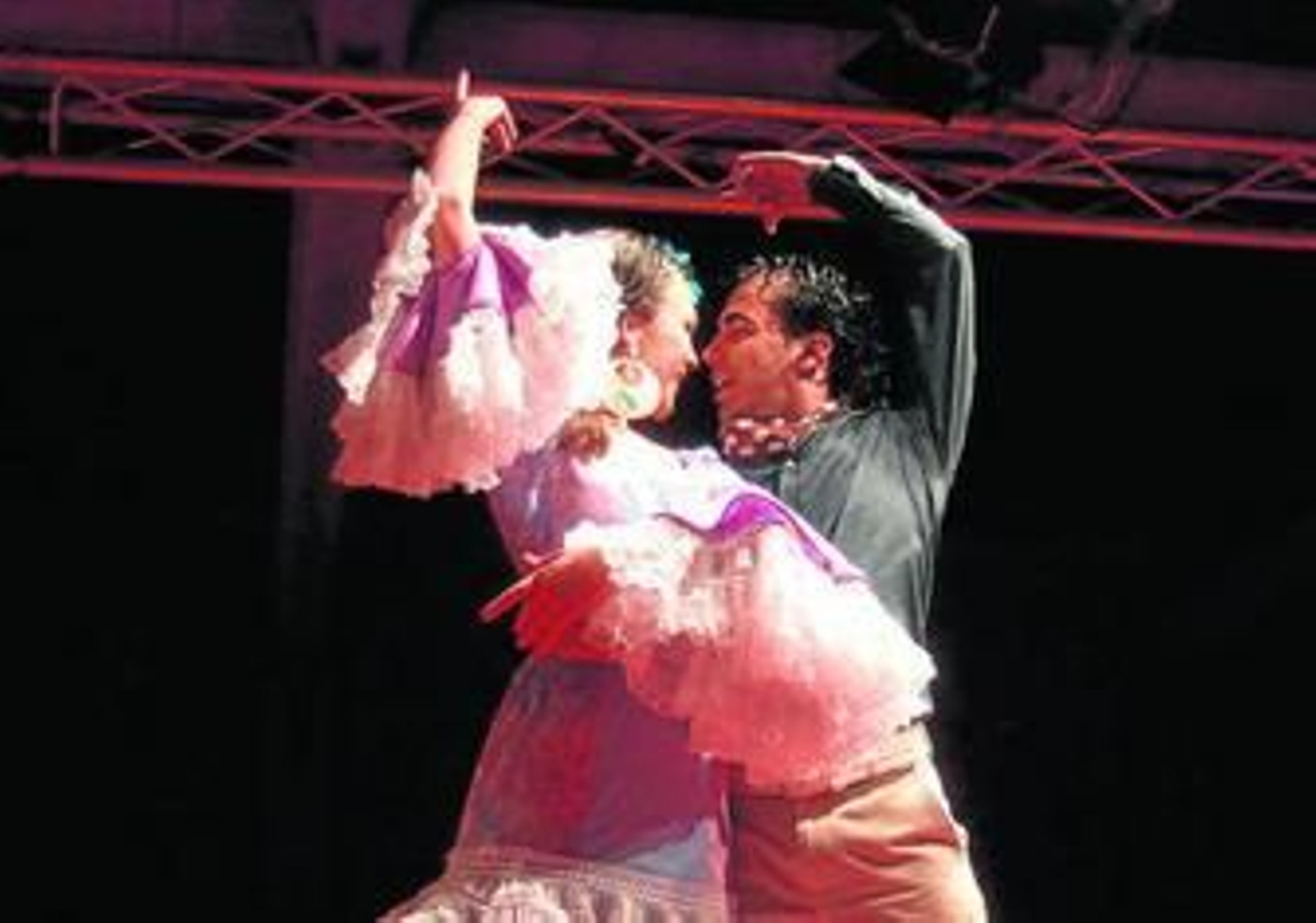 El misticismo, el recuerdo y la proyección del arte no pasan desapercibidos en el espectáculo. El misticismo, el recuerdo y la proyección del arte no pasan desapercibidos en el espectáculo.