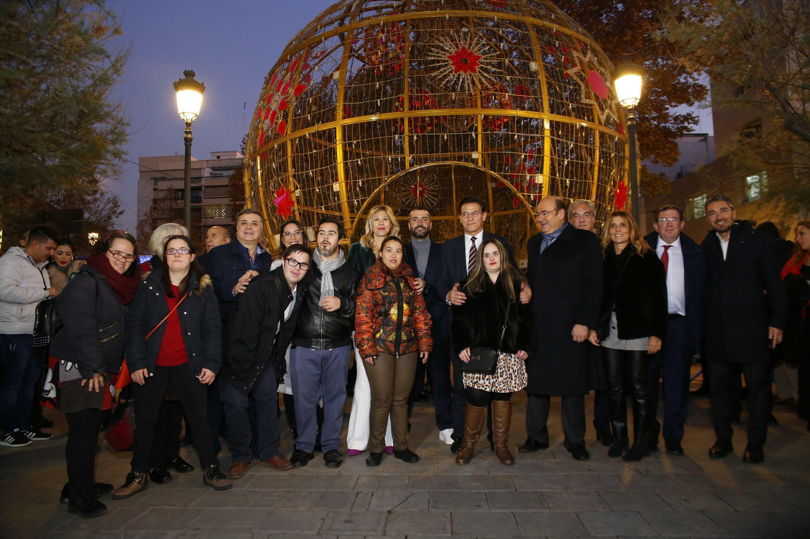 Granada se llena de luces y color con el encendido de la Navidad 2019, en imágenes