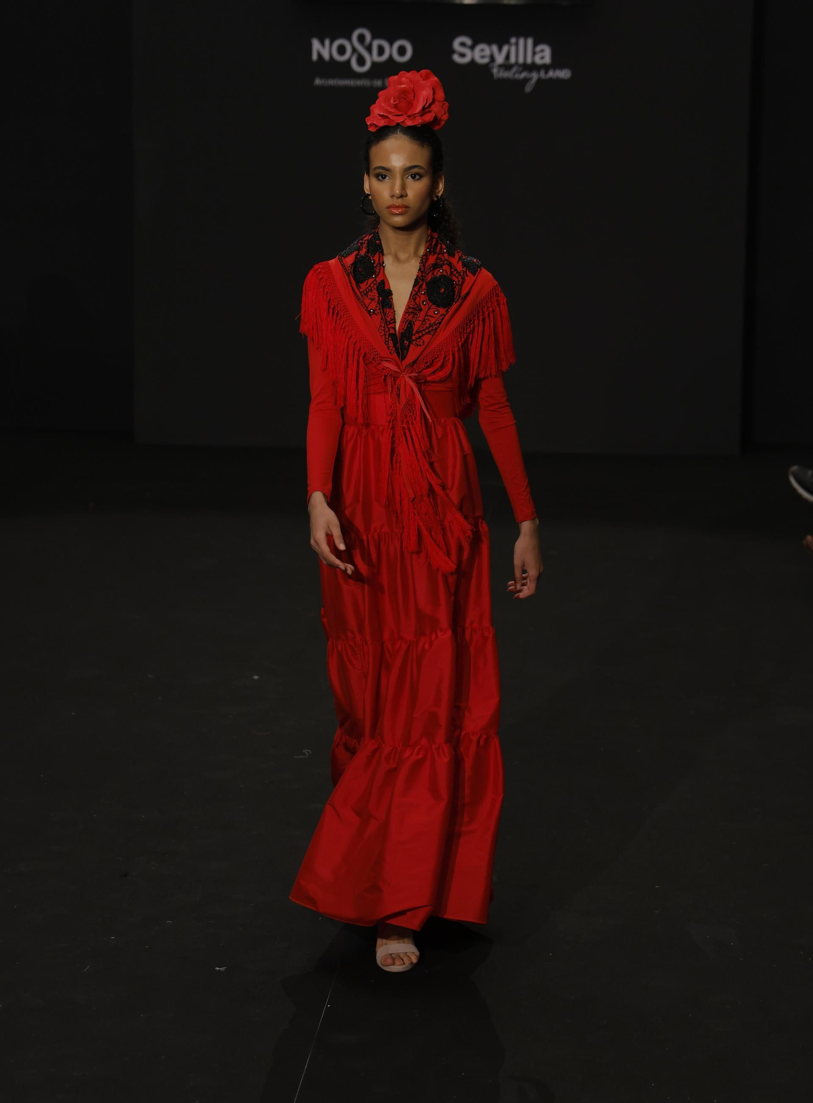 Emprende Lunares, el desfile de moda flamenca de DN Flamenca, que anticipa la Feria de Abril: todas las fotos.