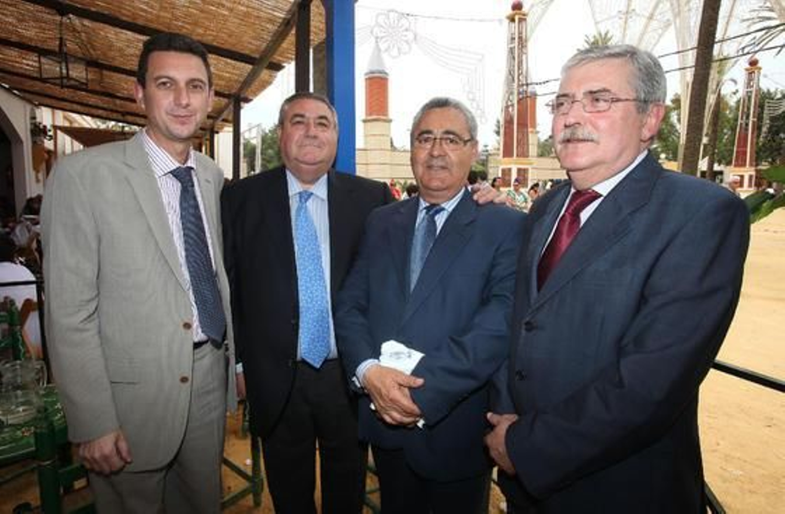 Miguel Berraquero, gerente de Diario de Jerez; Francisco Reina, director de la Real Escuela del Arte Ecuestre; Manuel González Piñero, delegado provincial de Turismo y Deporte de la Junta; y Manuel Cárdenas, de la misma delegación.

Foto: Vanesa Lobo