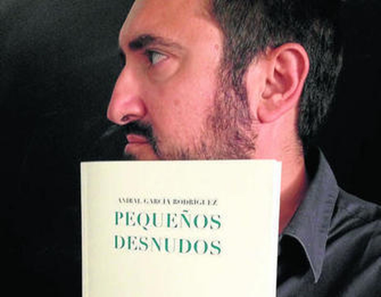 Aníbal García Rodríguez con su nueva obra.