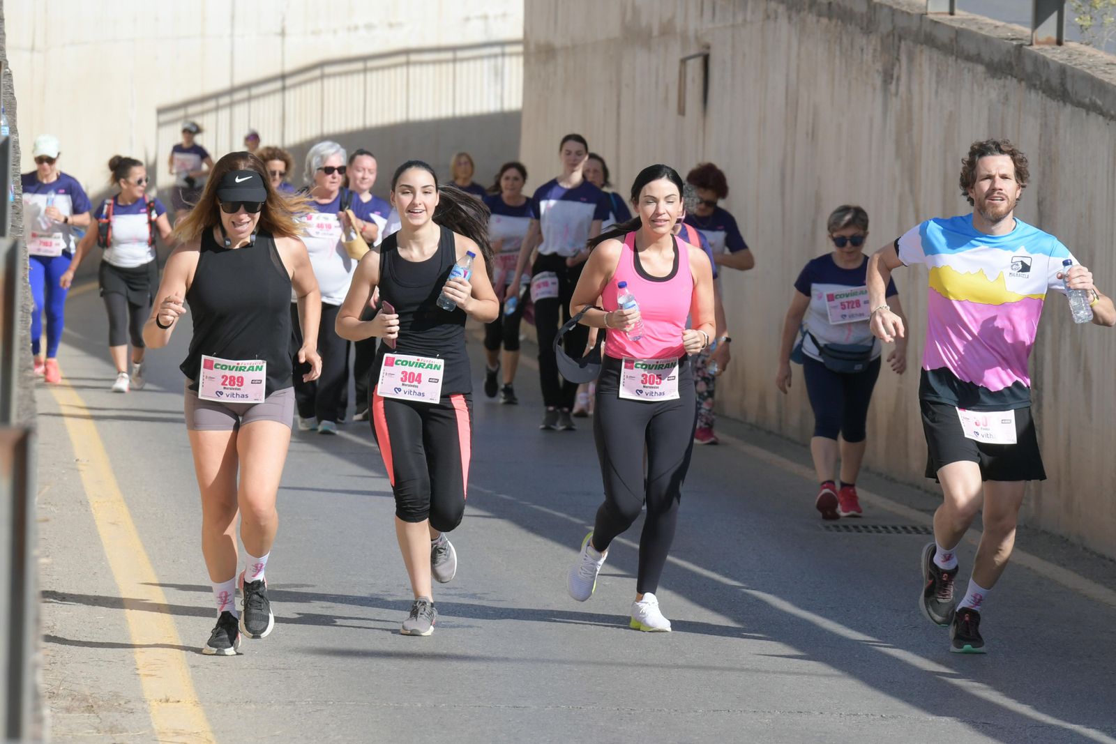 Las imágenes de la Carrera de la Mujer de este domingo en Granada