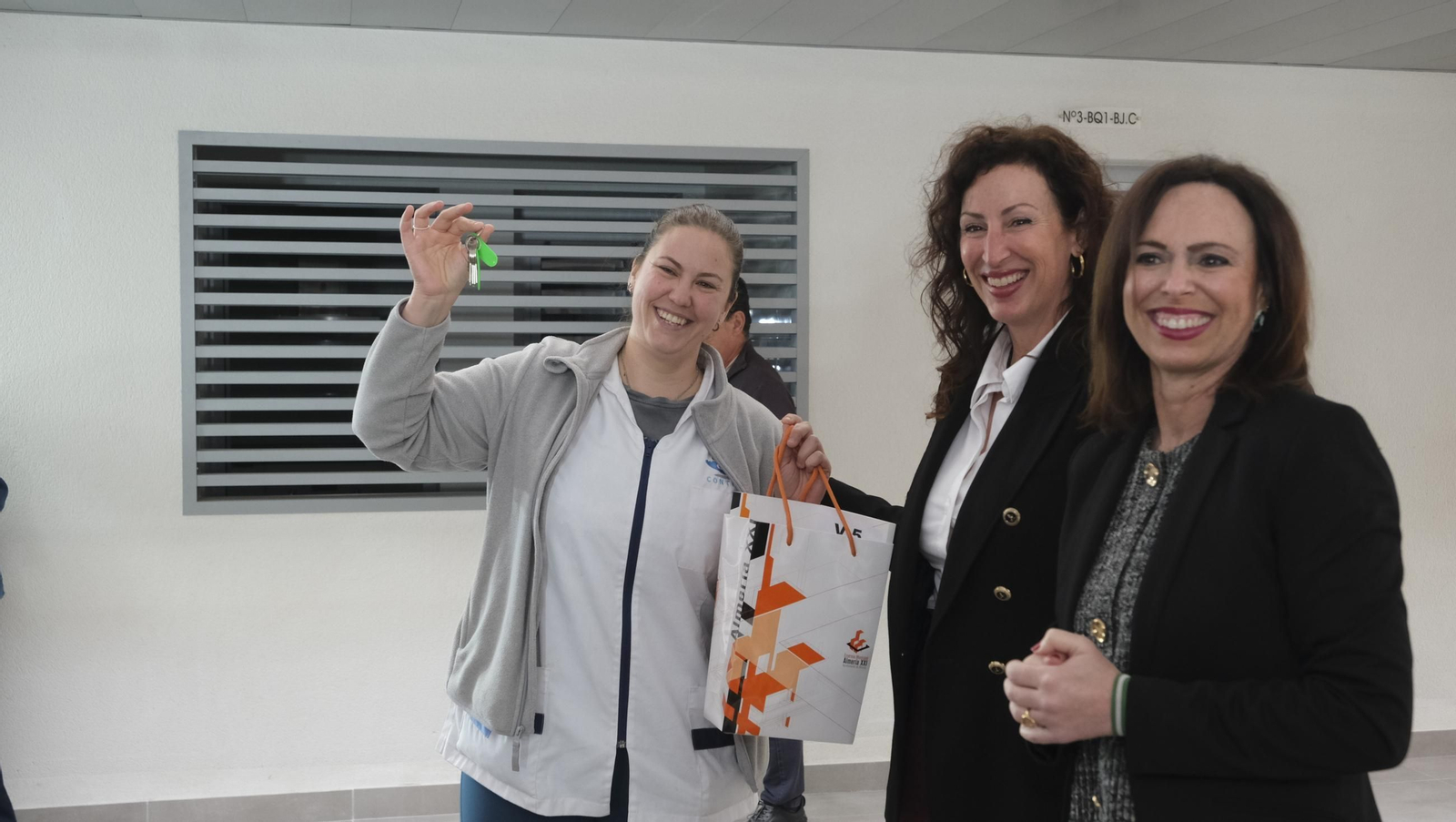 Las imágenes de la entrega de viviendas de VPO en Costacabana