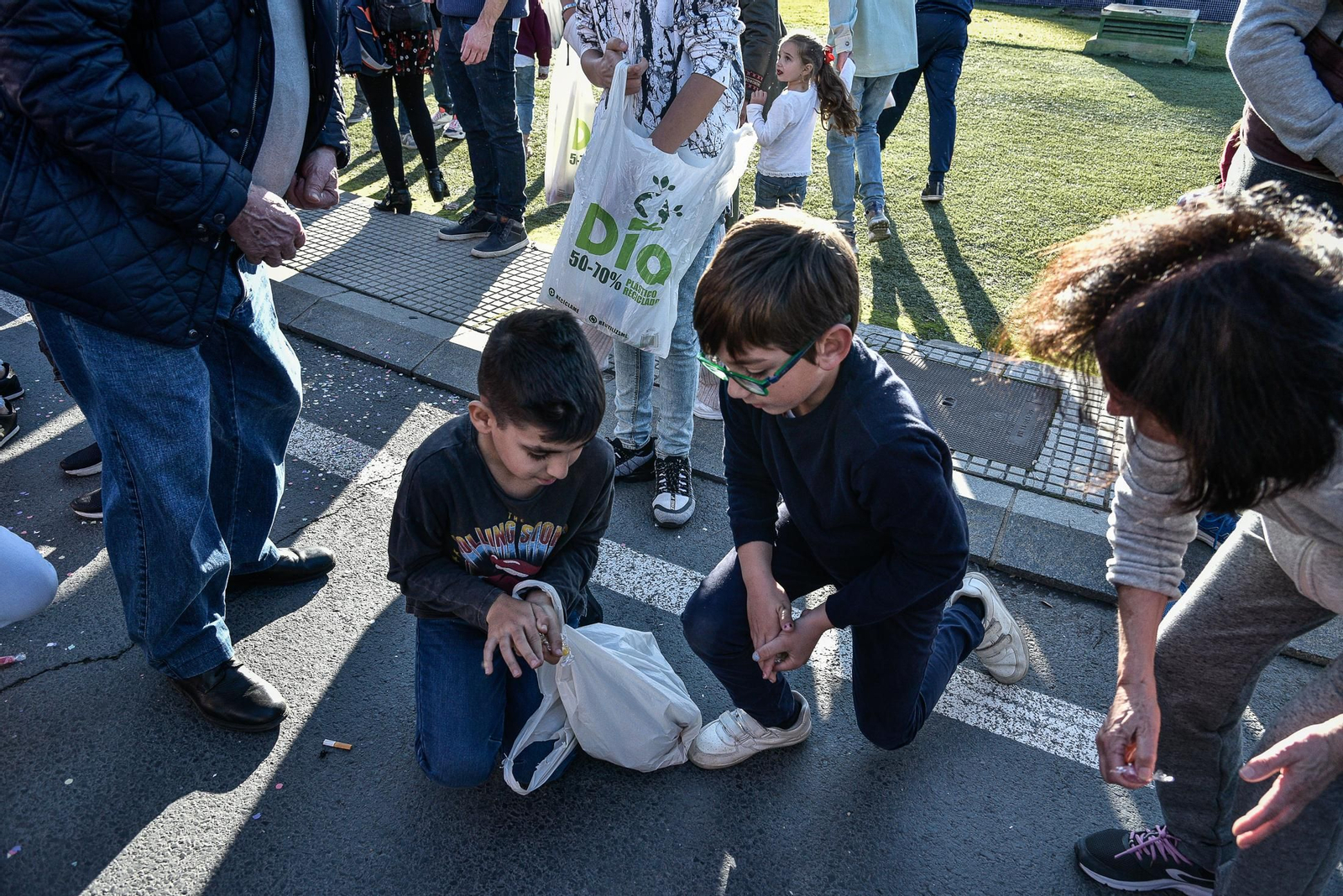 Imágenes del público en las cabalgatas por La Orden, Cardeñas y Las Colonias