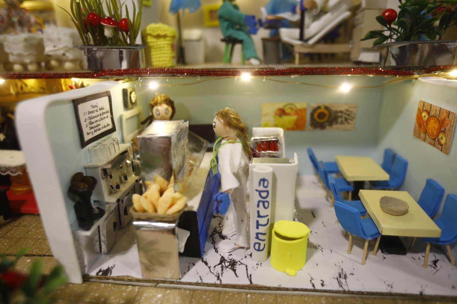 El Hospital Reina Sofía enciende la Navidad, en imágenes