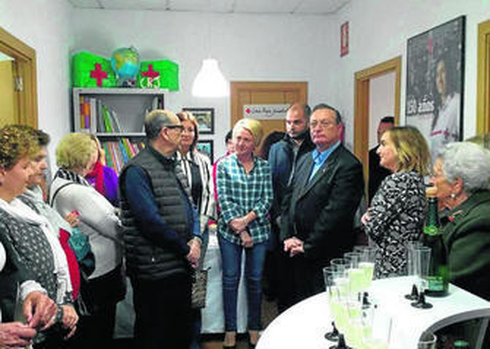 El taller intergeneracional se puso en marcha, oficialmente, este lunes.