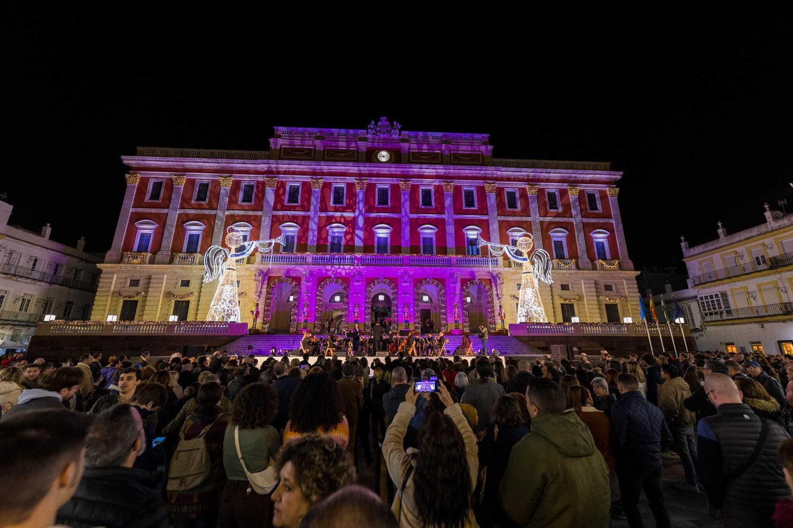 Las imágenes del concierto navideño de The Playbillers en la plaza del Rey de San Fernando