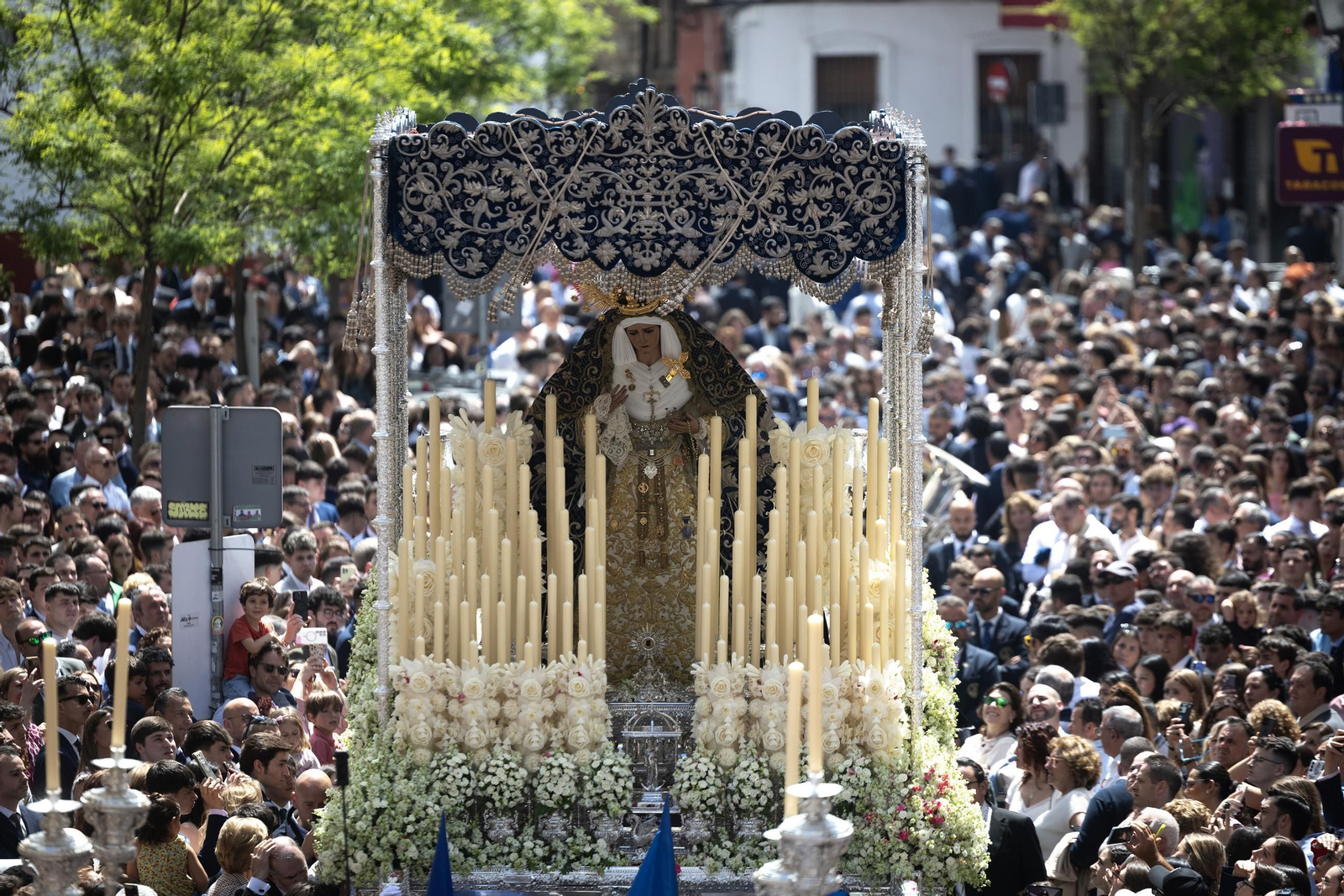 Las imágenes de la Hermandad de la Hiniesta en la Semana Santa de Sevilla 2025