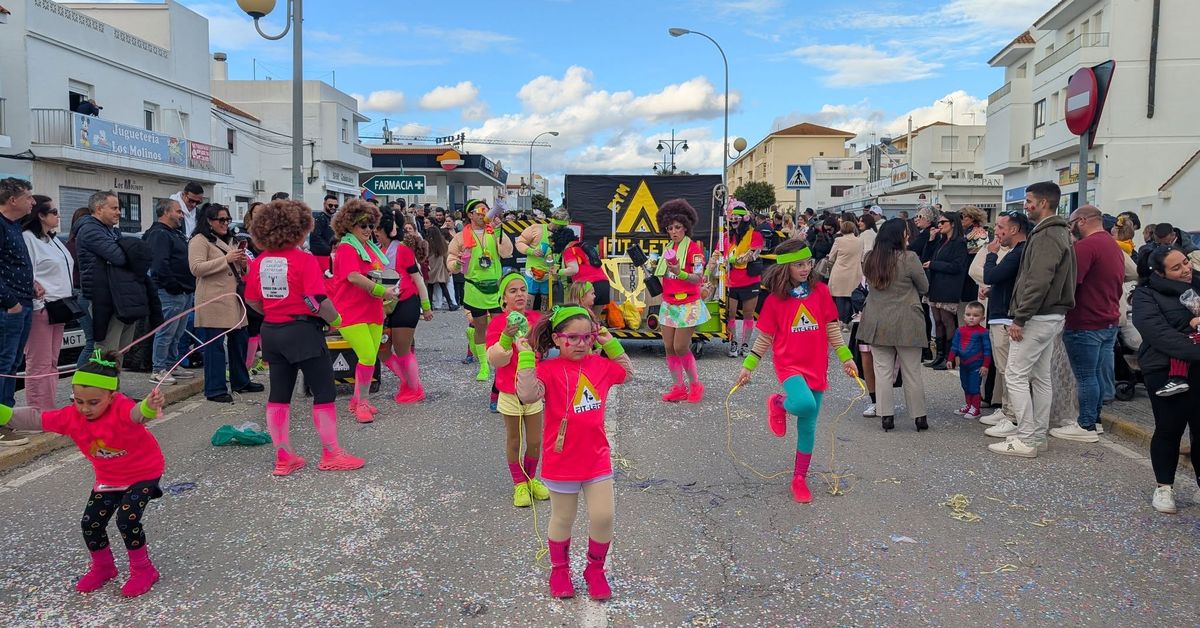 El Carnaval de Conil 2026 invita a disfrutar de una gran fiesta en este pueblo de la costa de Cádiz después del temporal: gastronomía, actuaciones y horarios