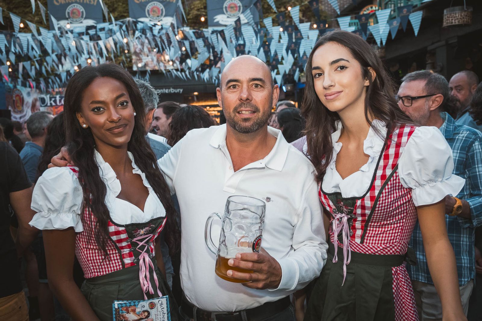 Búscate en las imágenes del viernes 27 de septiembre en el Oktoberfest en Plaza Canterbury en Jerez