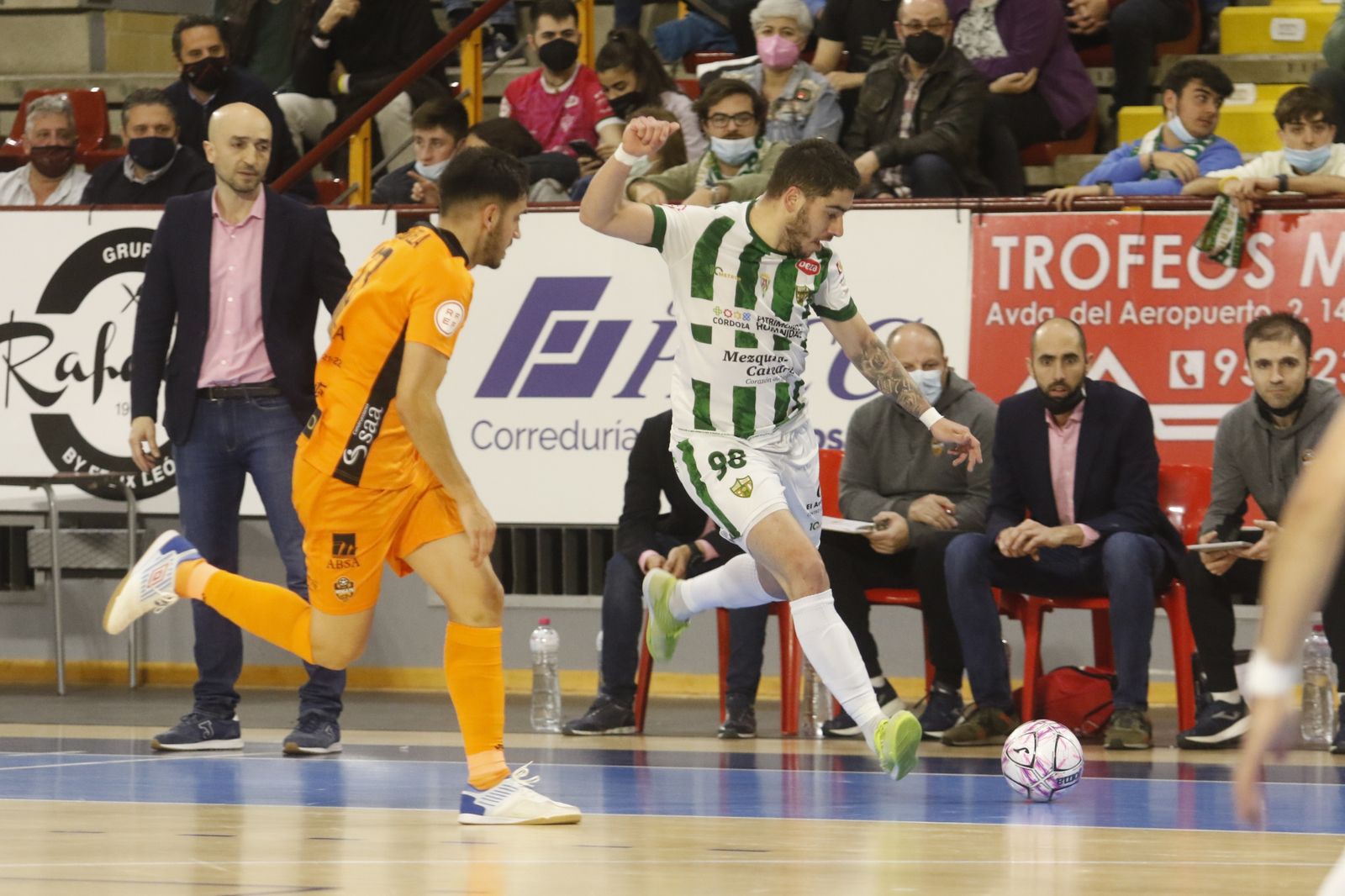 Las imágenes de la victoria del Córdoba Futsal ante el Burela