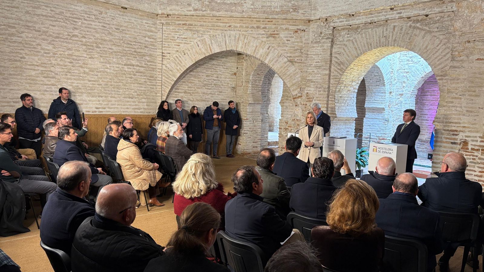 Un momento del acto en la Mezquita del Alcázar.