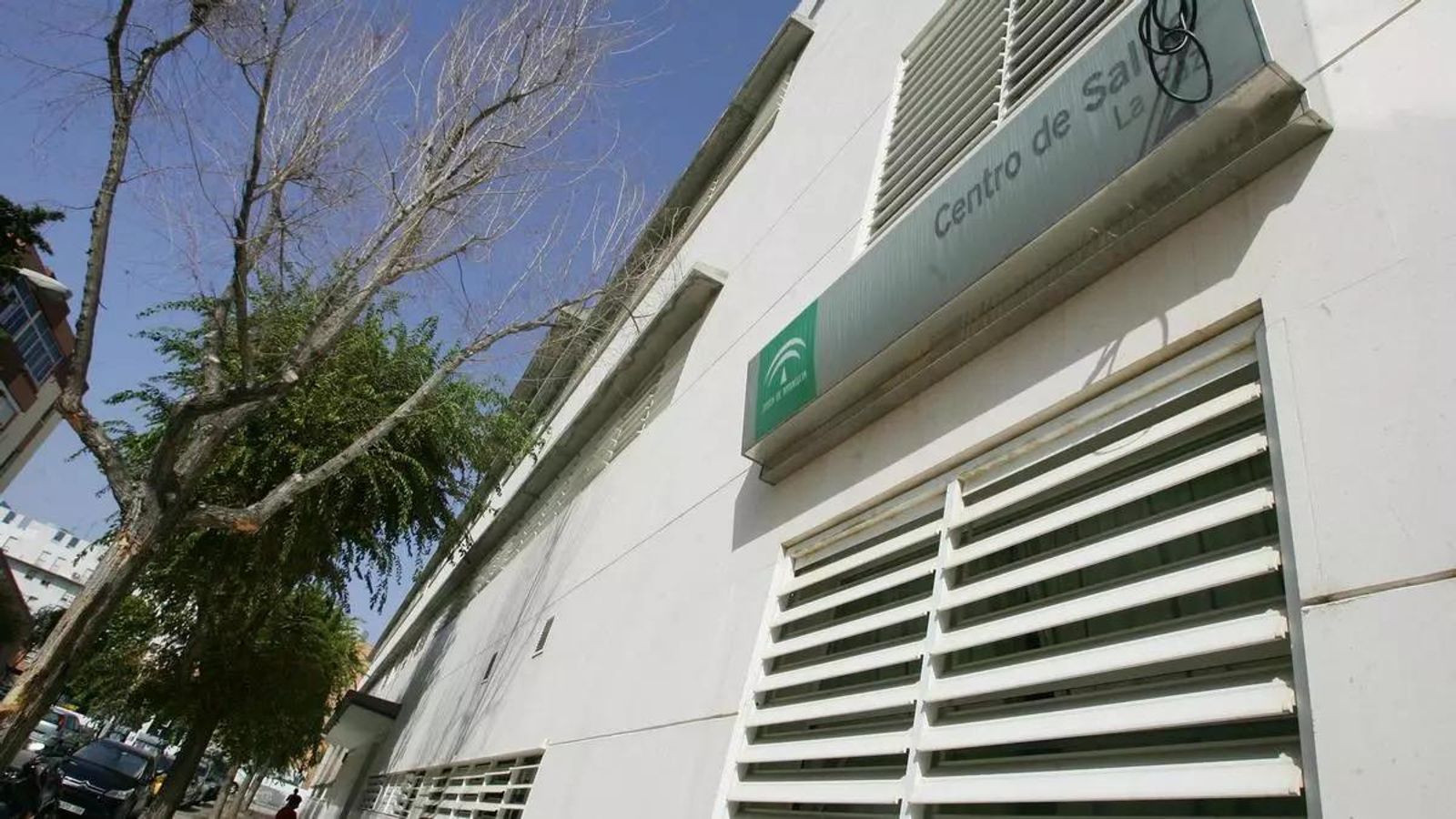 Fachada del centro de salud de La Paz de Cádiz