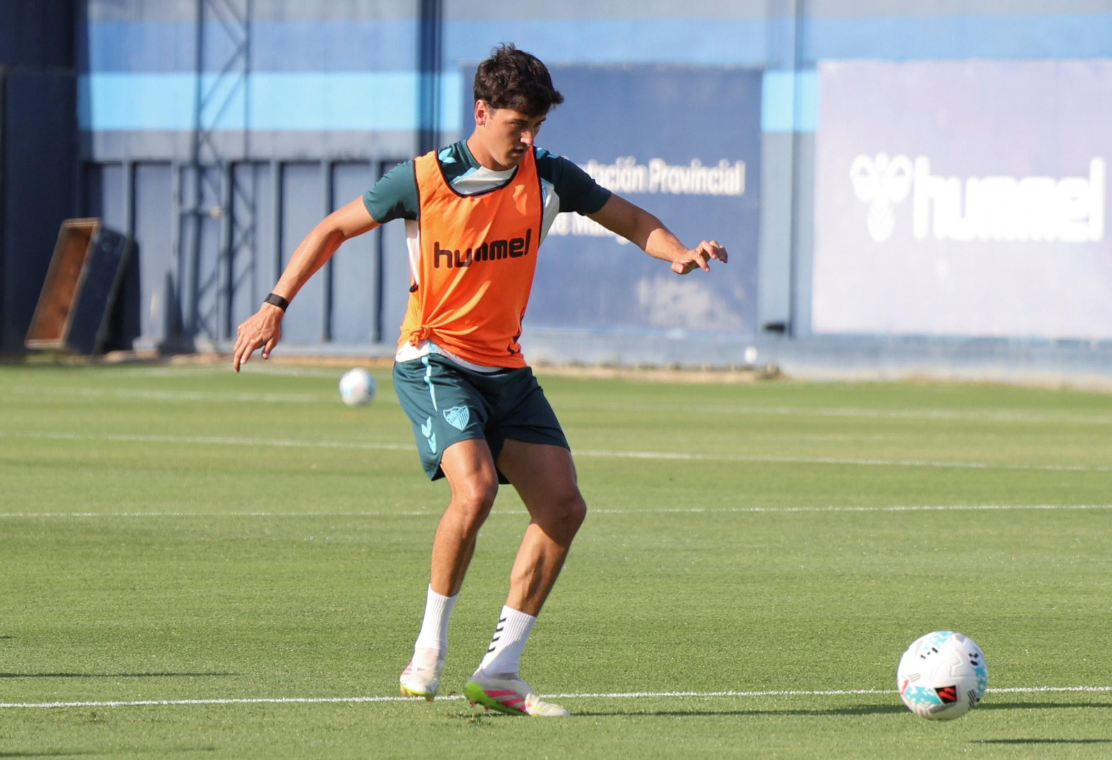 Eneko Jauregi se ejercita en su primer día como jugador del Málaga CF