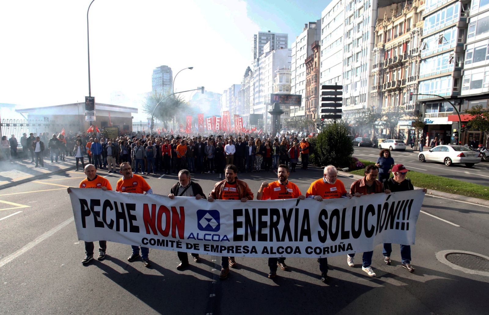 Manifestación convocada el sábado en La Coruña por el comité de empresa de Alcoa para protestar contra el anuncio de cierre de esta planta y de otra más en Avilés.