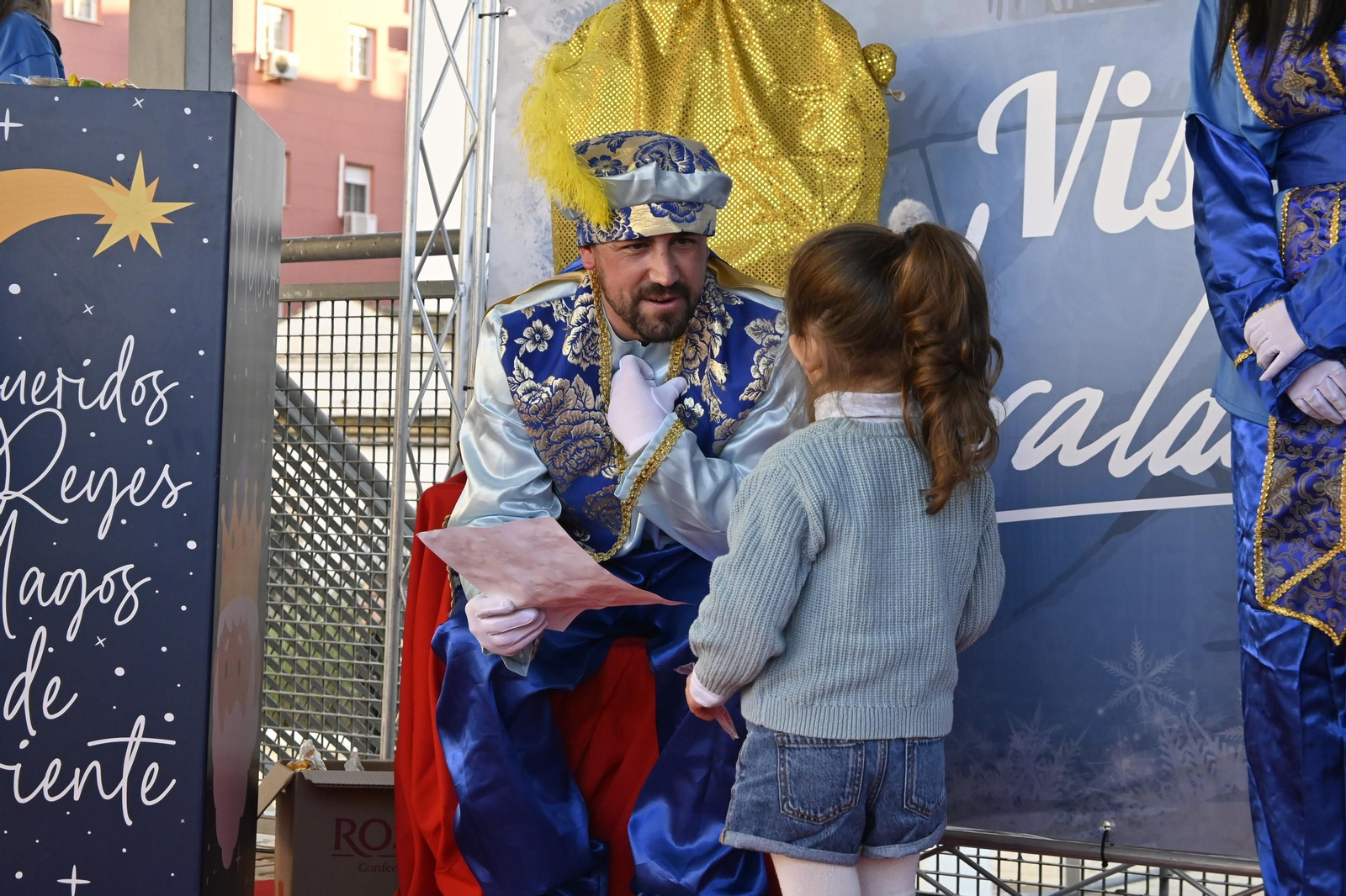 Recogida de cartas del paje real en la plaza Miguel Raya en el Molino, en imágenes