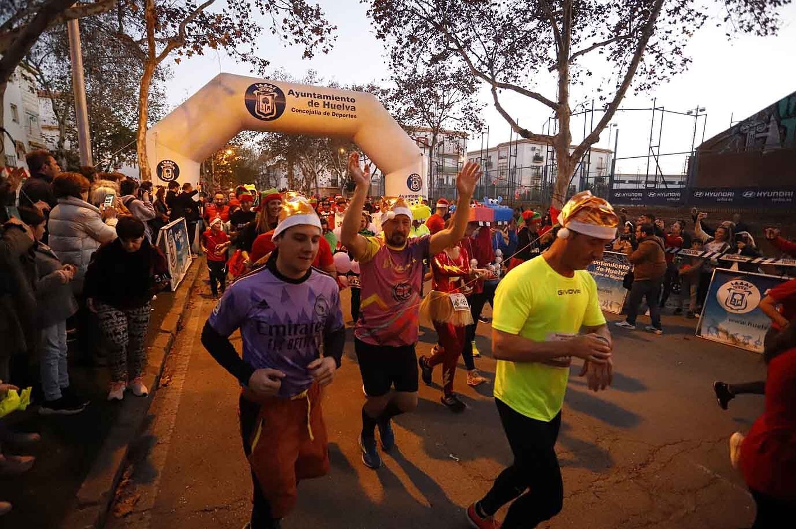 Imágenes de la carrera de San Silvestre en Huelva