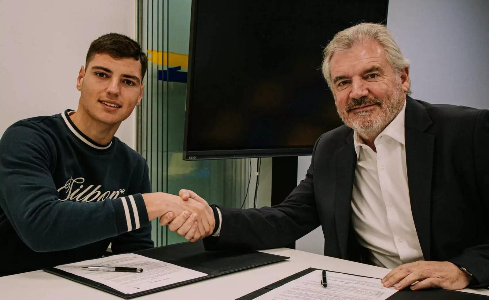 Firma de la renovación.