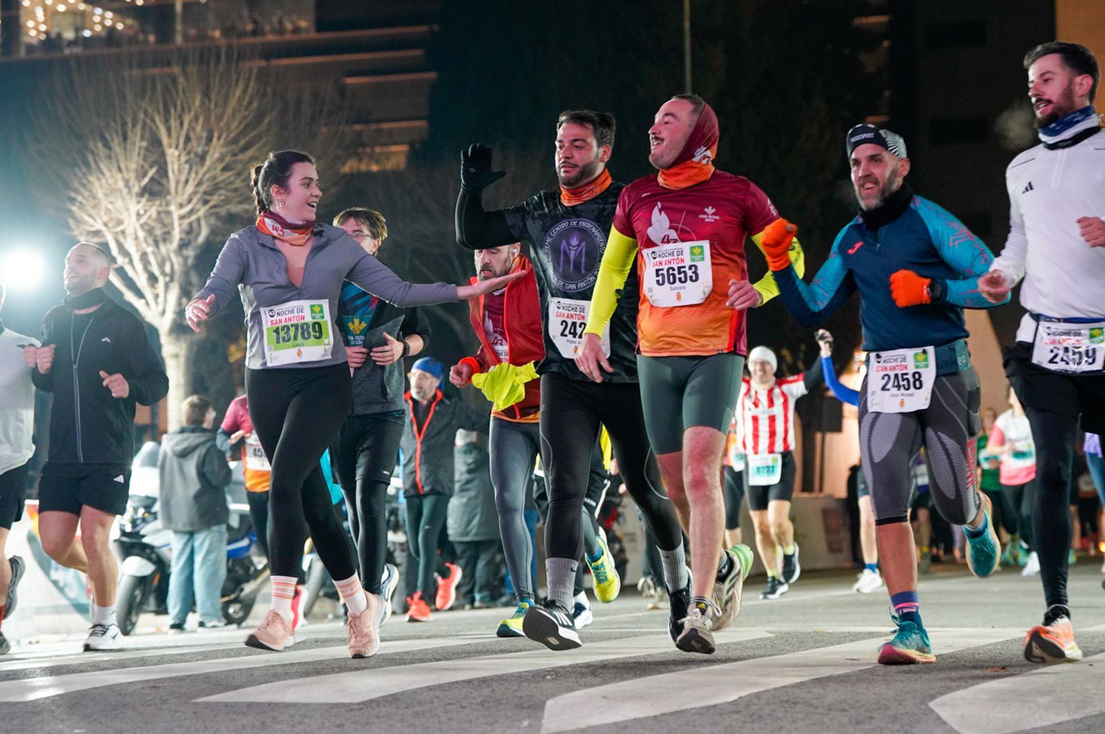 En imágenes: búscate en tu llegada a meta de la Carrera de San Antón 2026 (17)