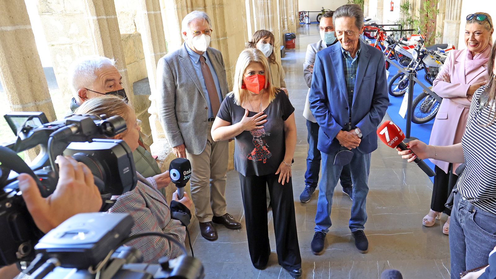 Exposición de motos clásicas en los Claustros