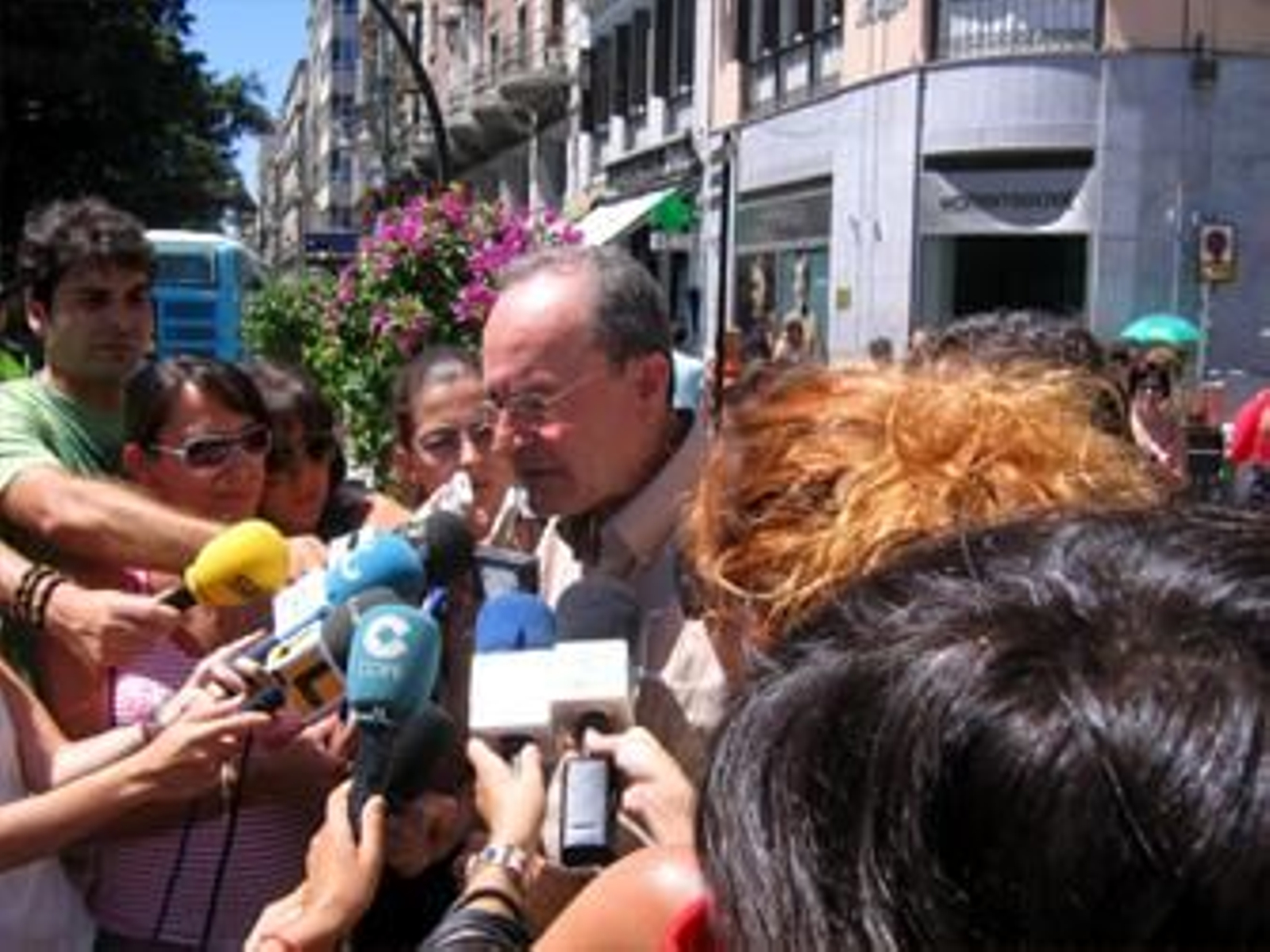 El alcade pide tranquilidad y afirma "que no podrán con nosotros"