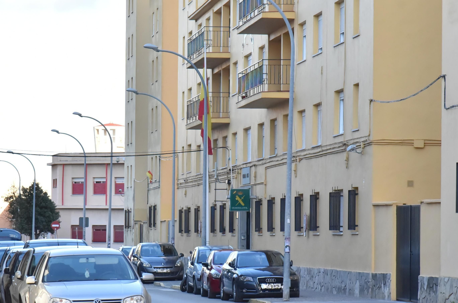 Fachada del cuartel de la Guardia Civil de La Línea, ayer.