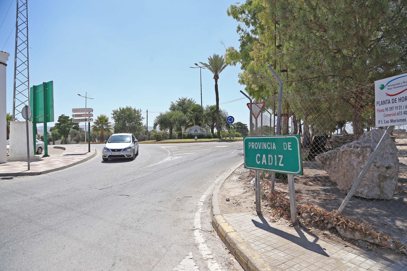 Señalización de la frontera entre el municipio sevillano de El Cuervo y la provincia gaditana.