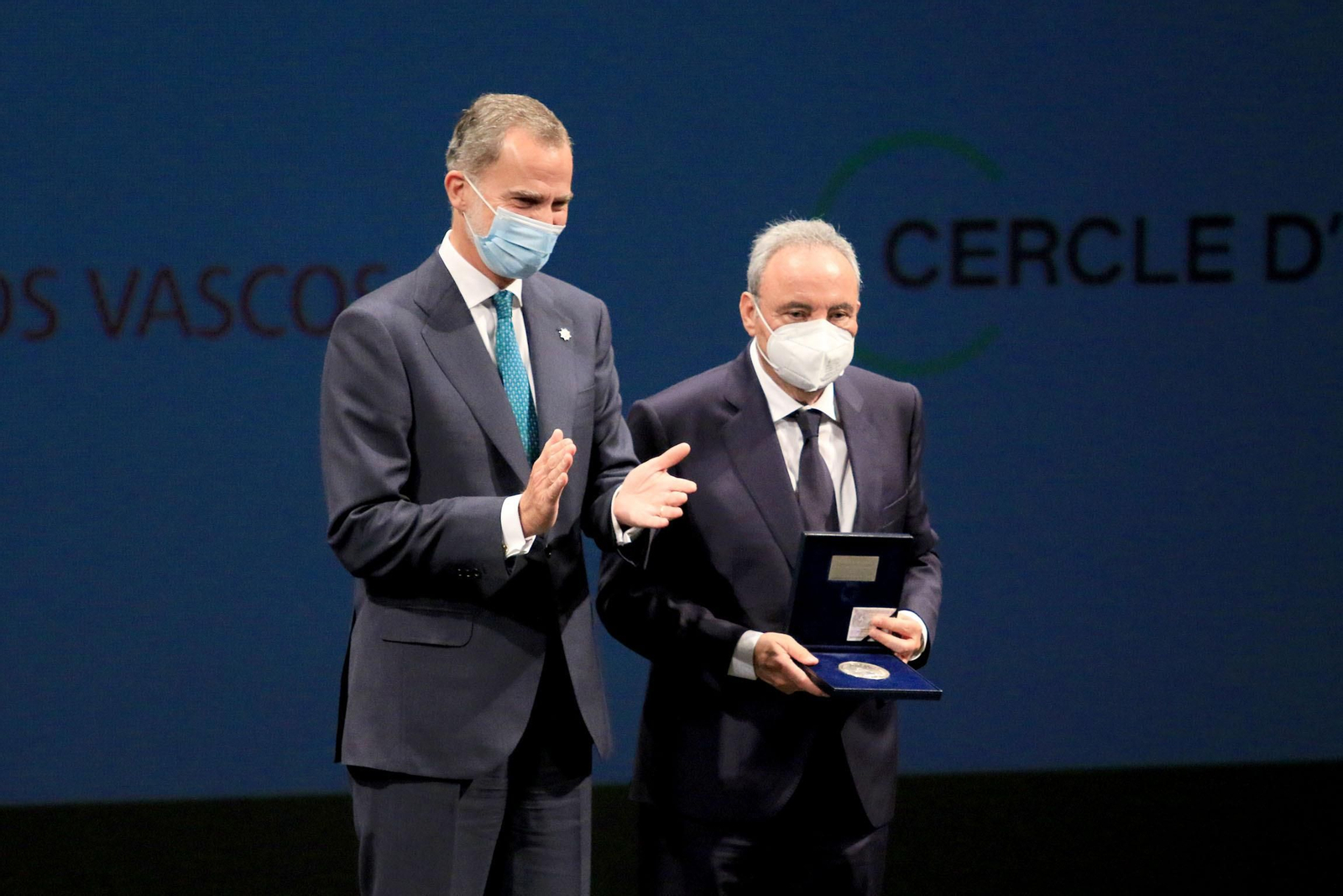 Fotogalería 'El Rey entrega el premio Reino de España a la Trayectora Empresarial a Paco Cosentino'