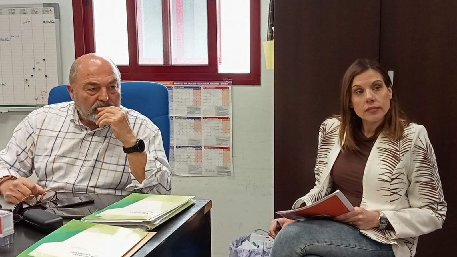 La candidata a la alcaldía de El Puerto, Montse Pecho , en la sede de la asociación.