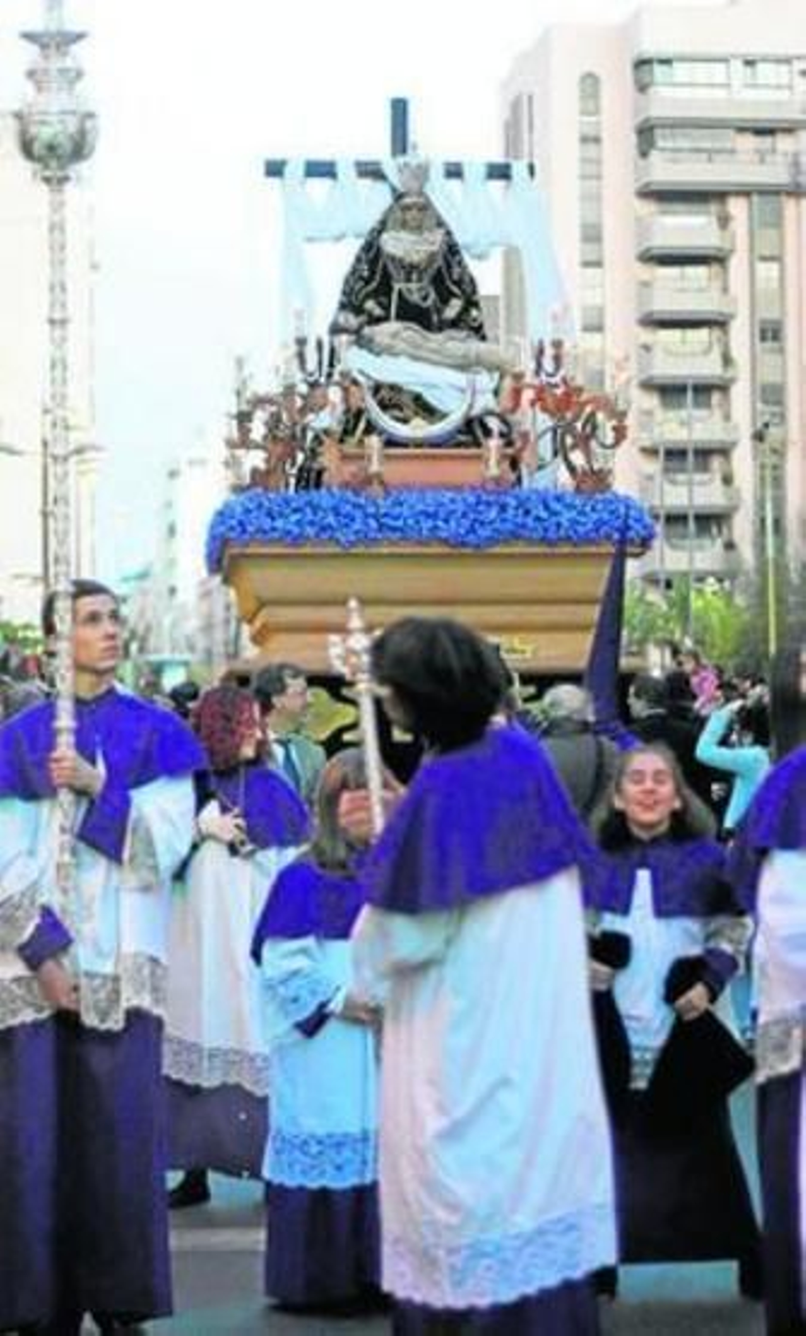 La Virgen de las Angustias a la altura de Obispo Orberá.