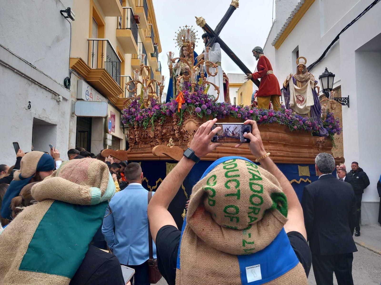Todas las imágenes de la Virgen de Afligidos restaurada y del martes santo en Chiclana