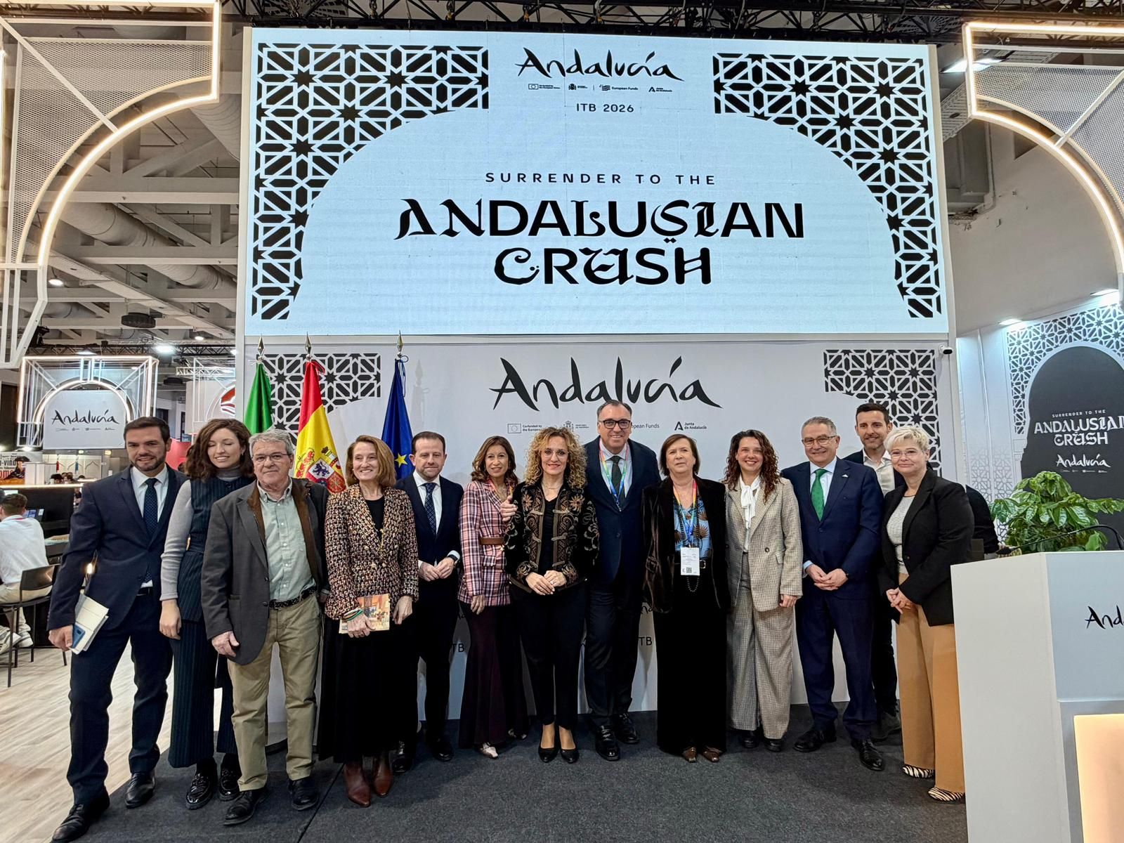 Imagen de la delegación de Granada presente en la ITB de Berlín junto al consejero de Turismo, Arturo Bernal