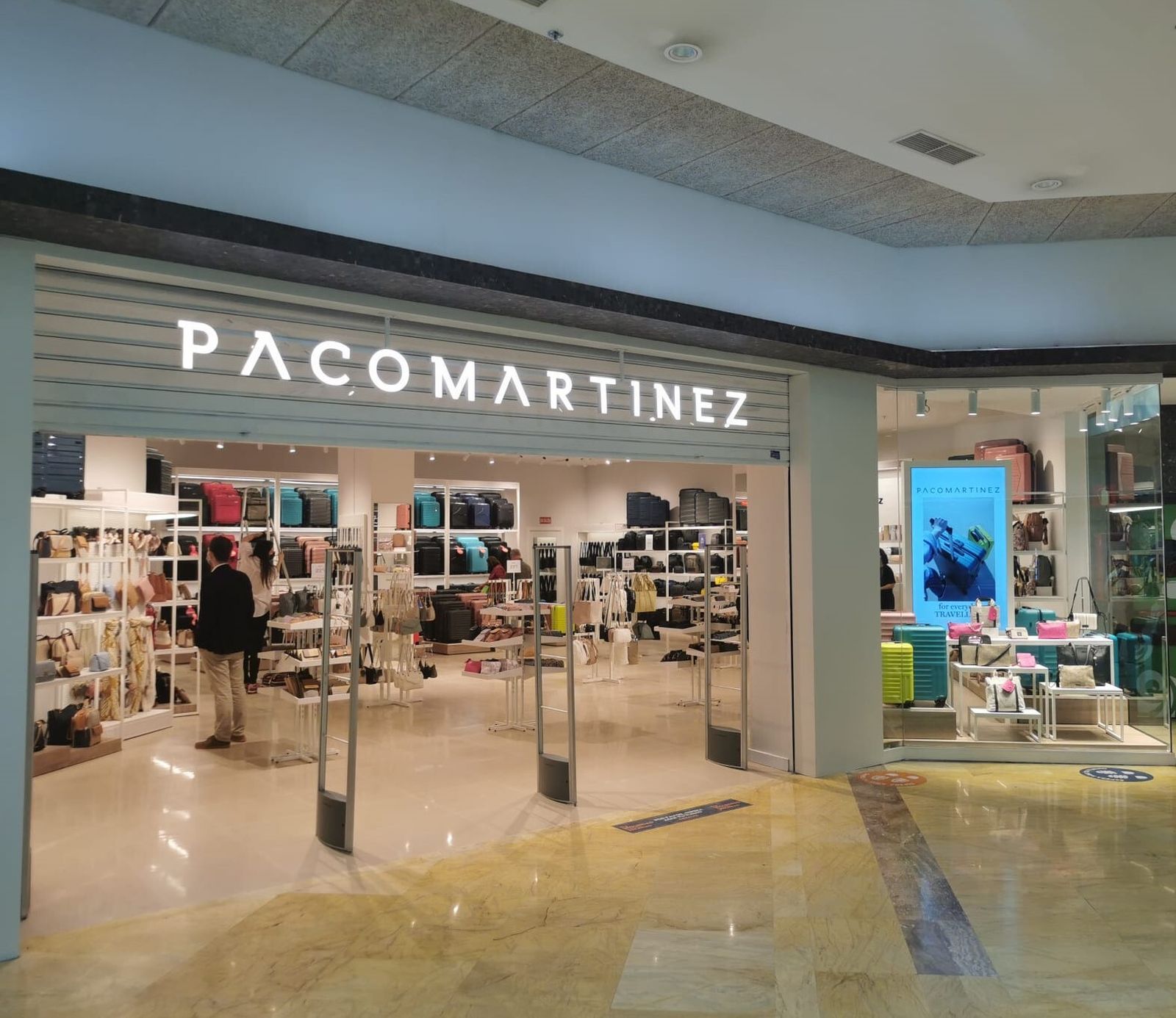 Tienda Paco Martínez en el centro comercial Rosaleda.