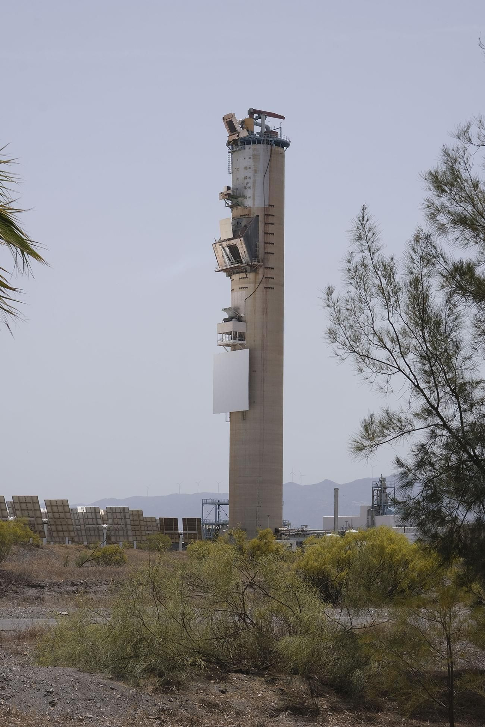 Imágenes de la visita a la Planta Solar de Almería, en Tabernas