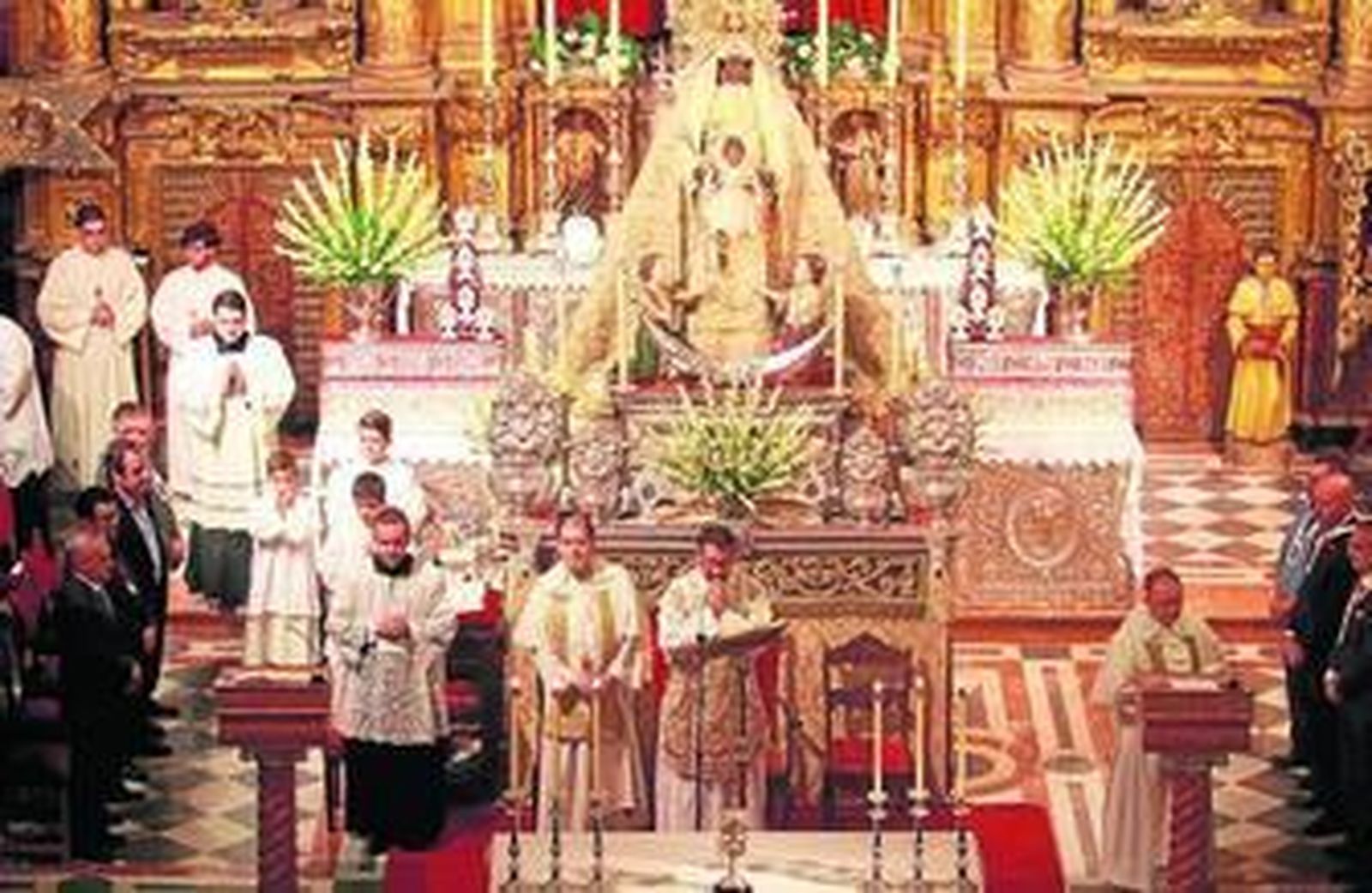 Miguel Ángel Aguado presidiendo la novena en la basílica.
