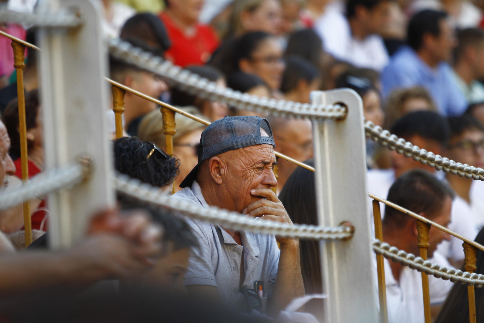 Imágenes del ambiente en la novillada organizada por la Escuela Taurina de Almería