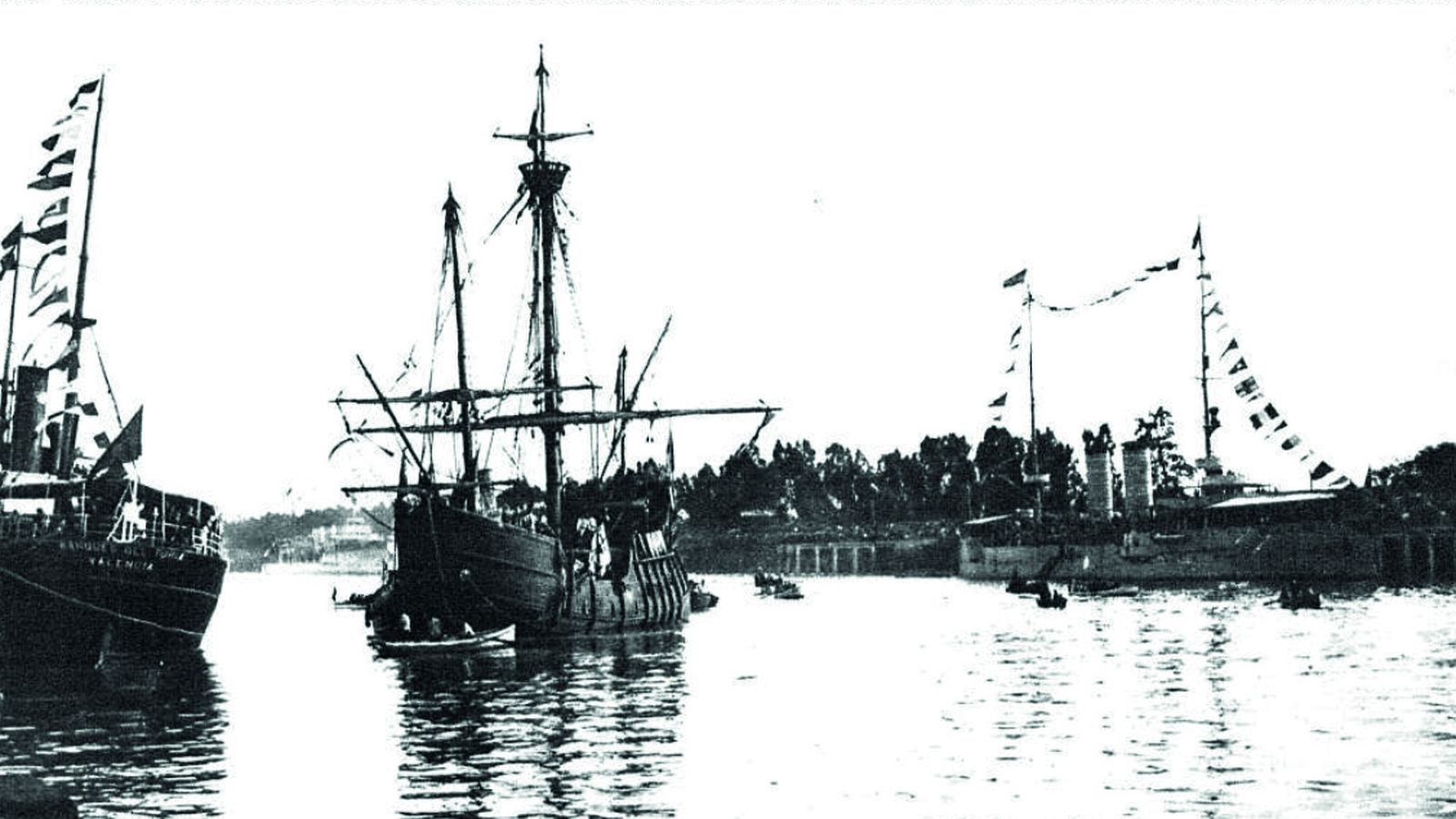 Llegada a Sevilla escoltada por Lazaga y Alsedo