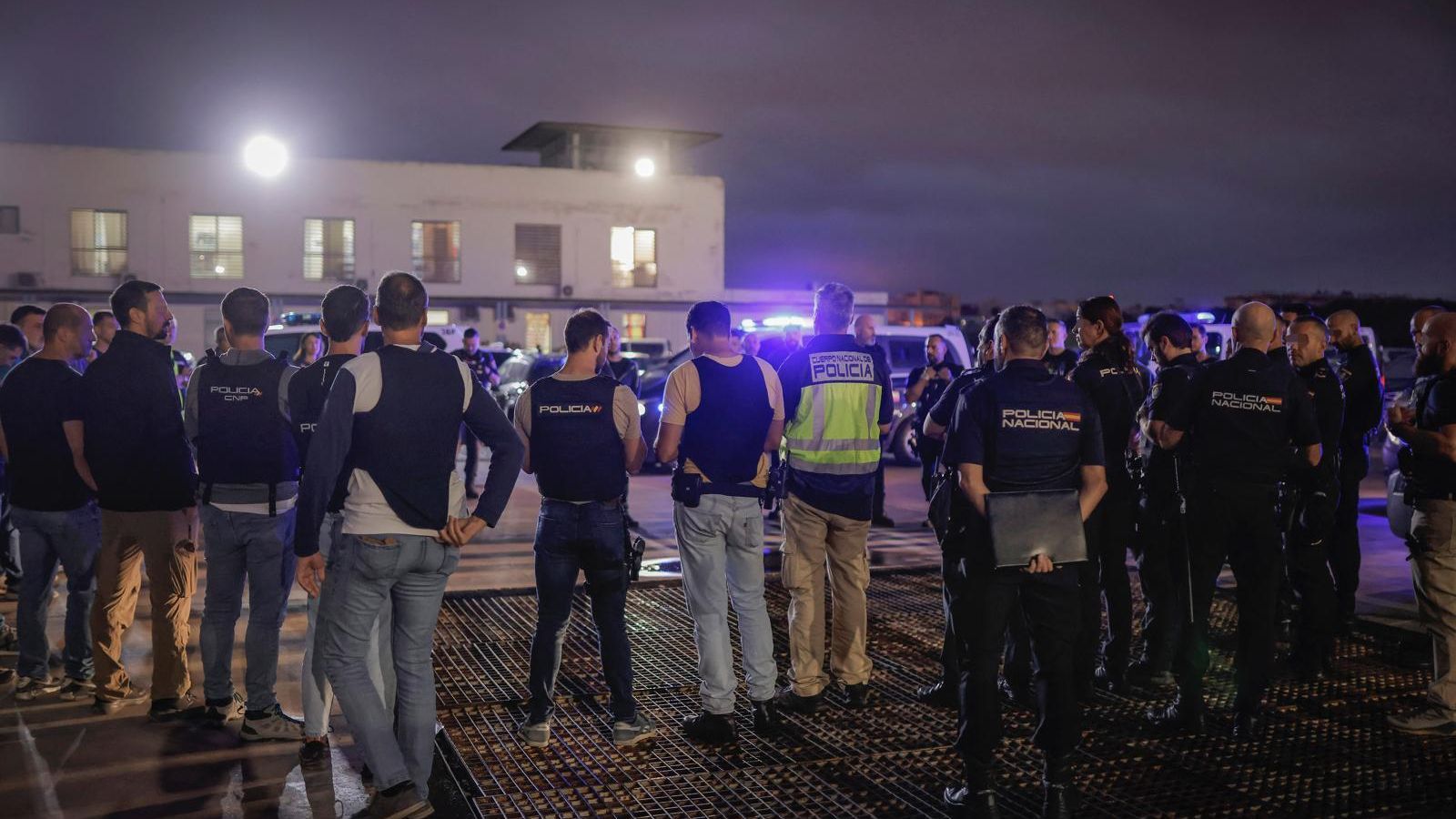 Preparación de la operación, antes del amanecer.