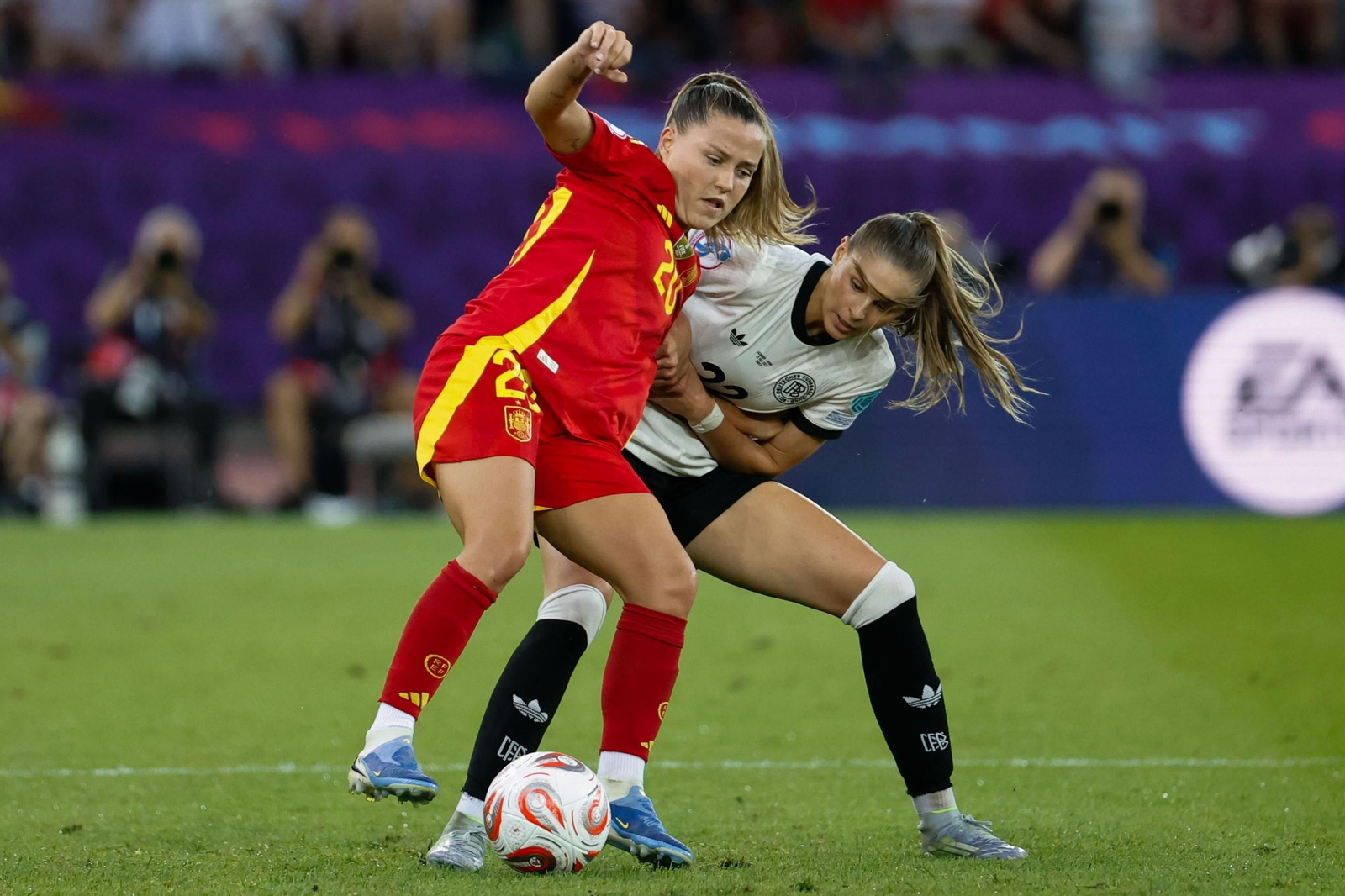 Las mejores imágenes de la semifinal Alemania - España de la Eurocopa femenina