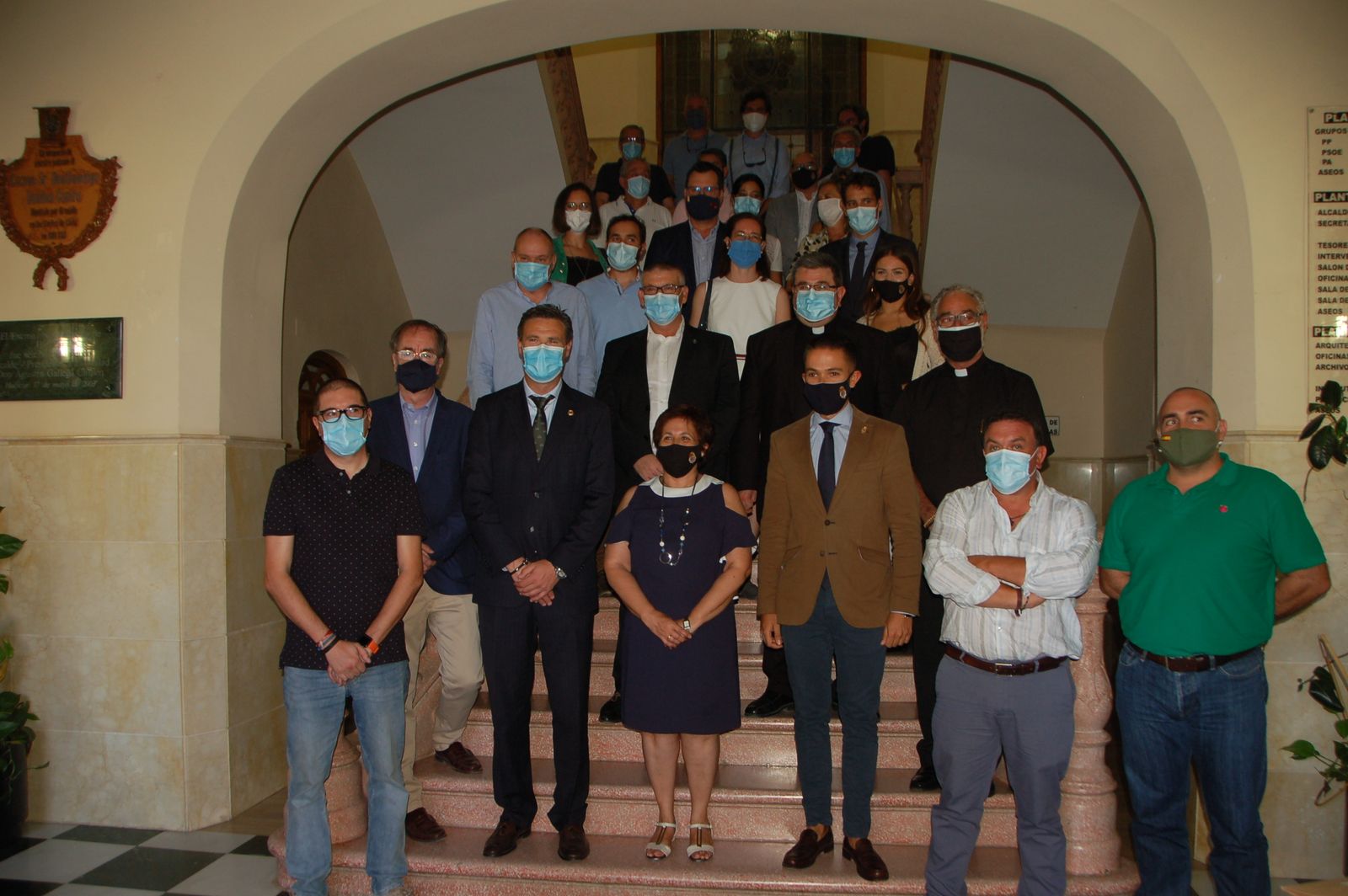 Foto de familia tras finalizar la presentación del Camino Espiritual en el Ayuntamiento de Huéscar