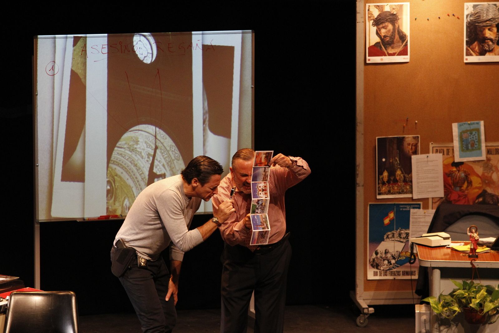 Fotogalería Festival de Teatro de El Ejido. Obra "El Asesino de la Regañá". Teatro Municipal de El Ejido