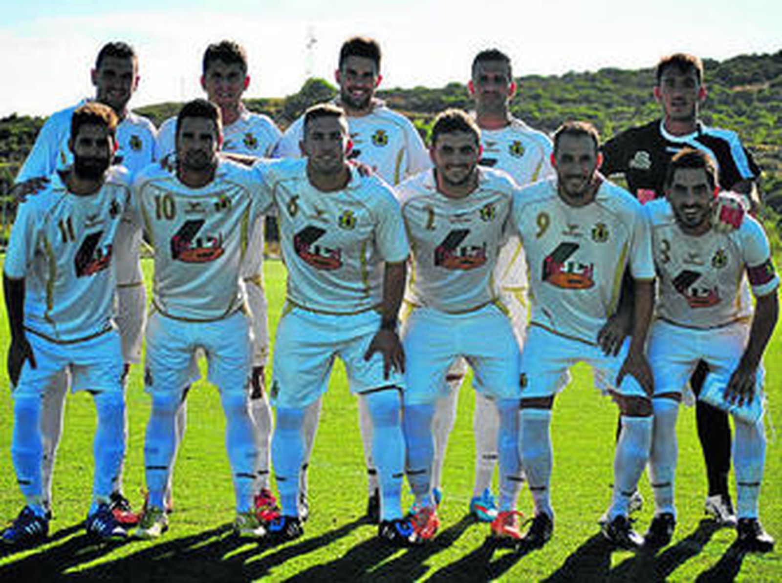 Formación inicial de la UD ante el Riadi Tánger.